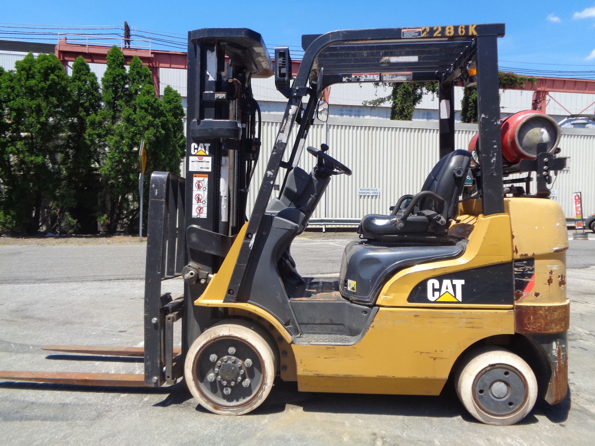 2013 Caterpillar 2C5000 5,000lbs Forklift - Image 4 of 15