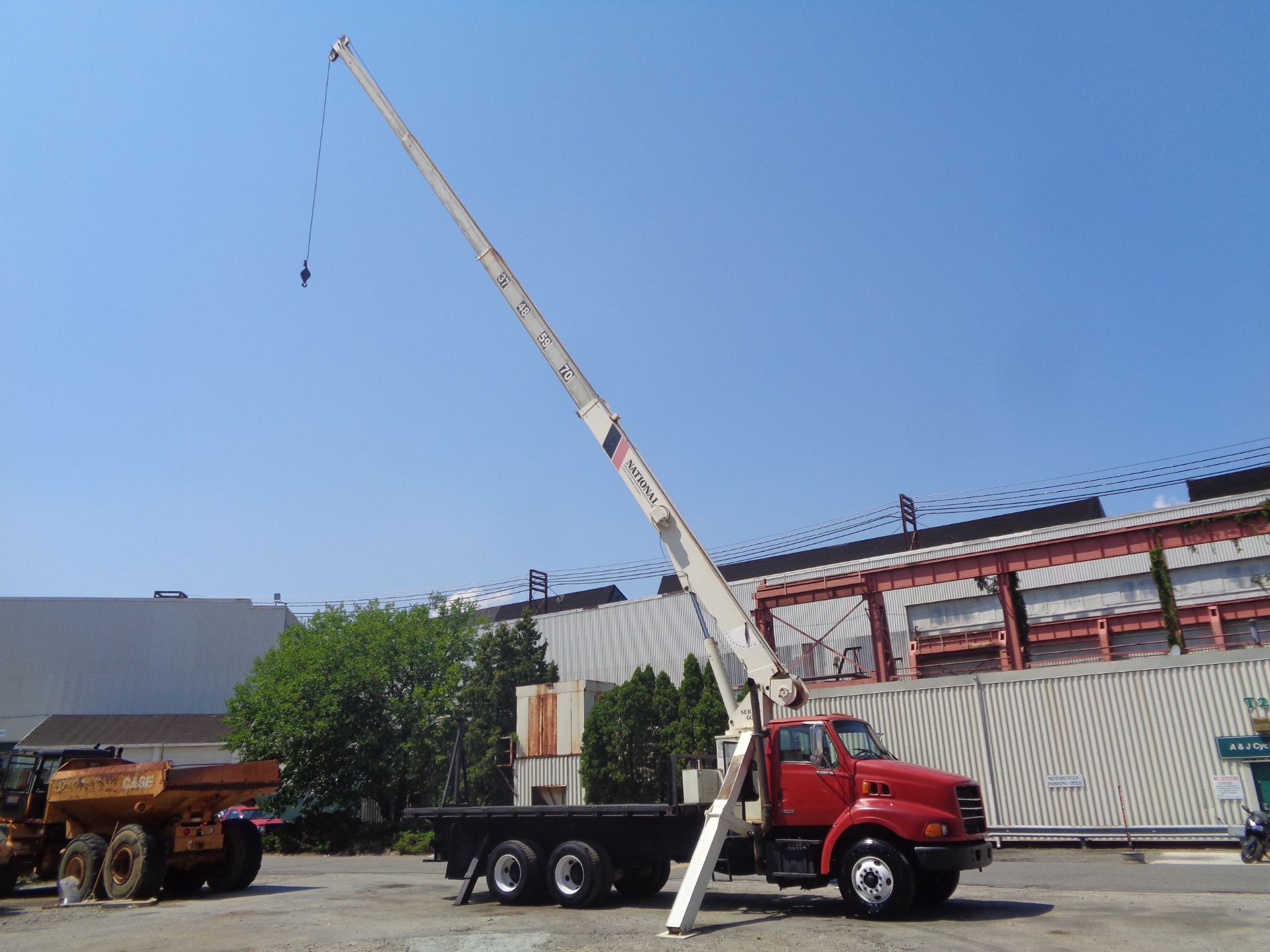 National 681C 17Ton Hydraulic Crane mounted behind cab on Sterling LT8500 T/A Flatbed Truck - Image 4 of 28