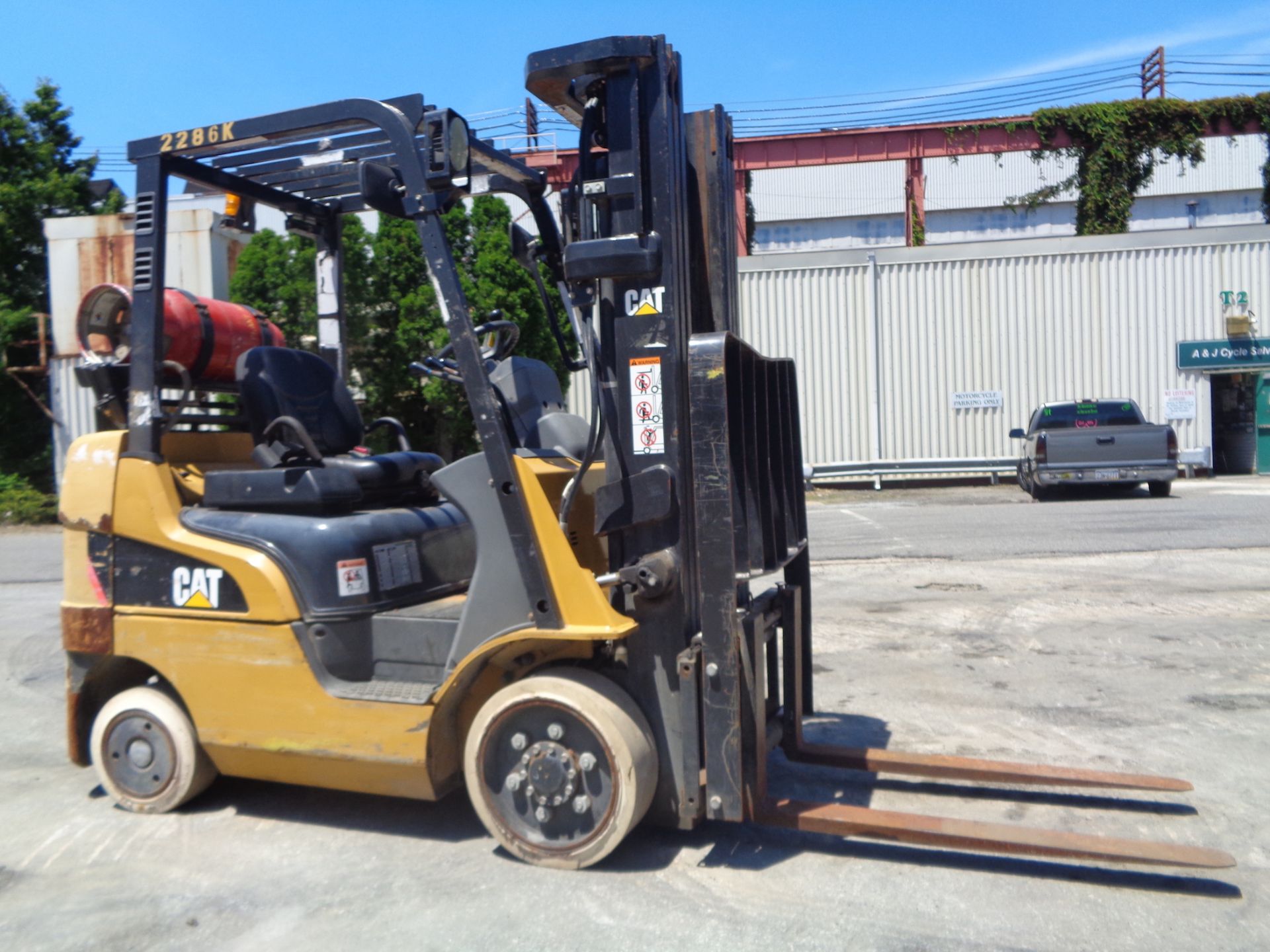 2013 Caterpillar 2C5000 5,000lbs Forklift - Image 12 of 15