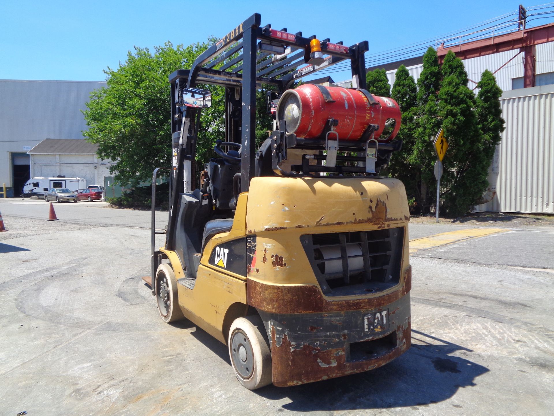 2013 Caterpillar 2C5000 5,000lbs Forklift - Image 2 of 15