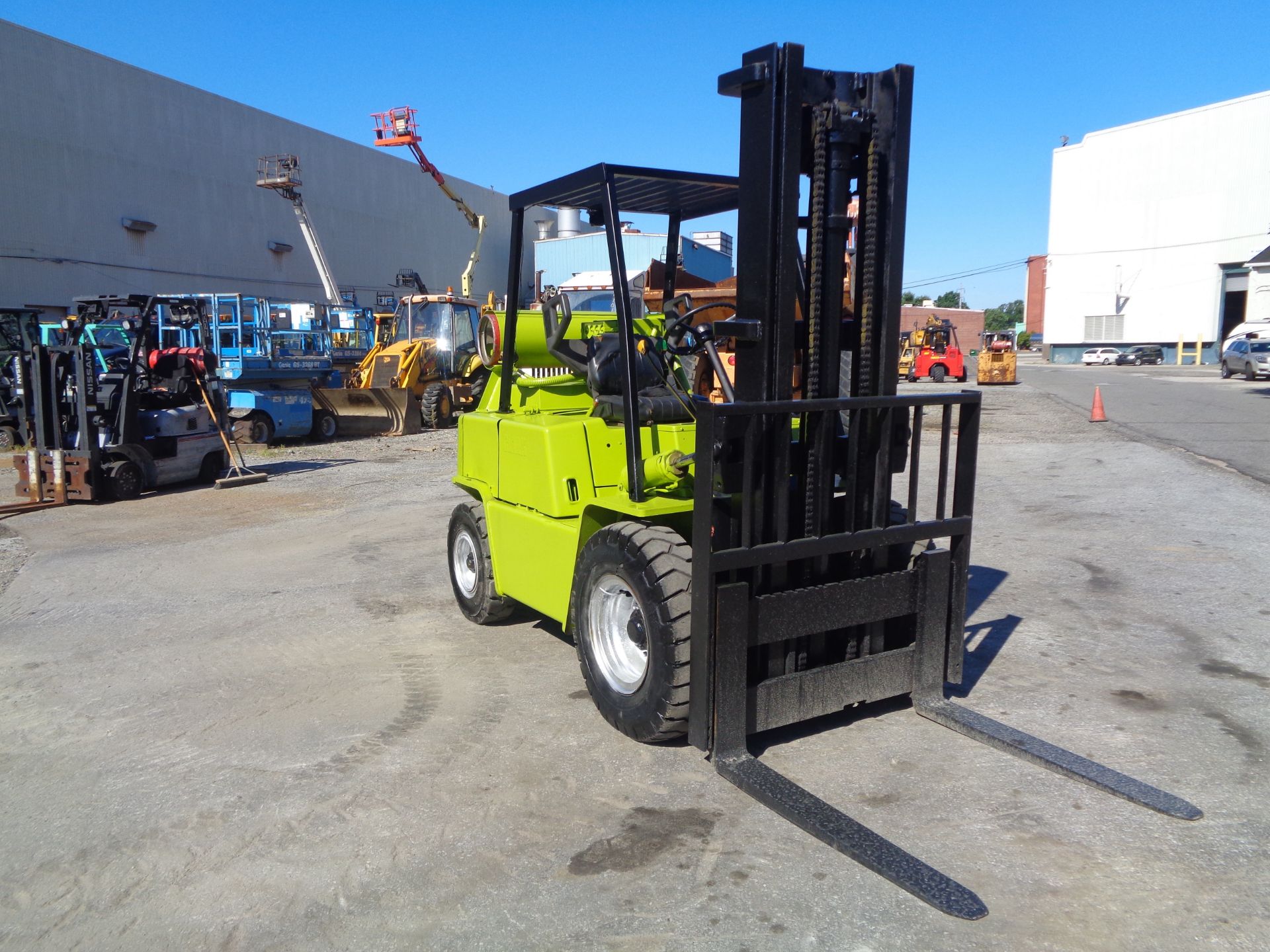 Clark C500-Y60 6,000lbs Forklift - Image 2 of 17