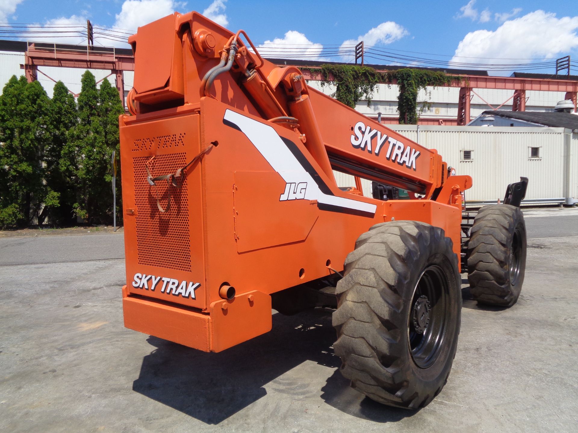 SkyTrack 10054 10,000lbs Telescopic forklift - Image 12 of 13