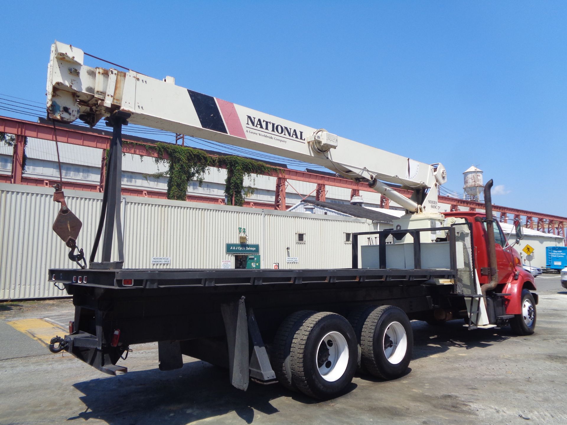 National 681C 17Ton Hydraulic Crane mounted behind cab on Sterling LT8500 T/A Flatbed Truck - Image 23 of 28