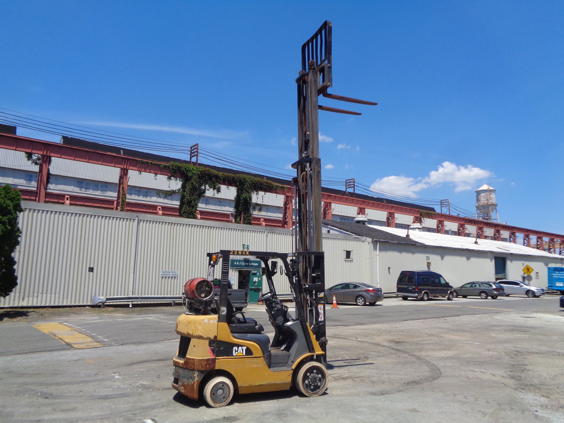 2013 Caterpillar 2C5000 5,000lbs Forklift - Image 9 of 15