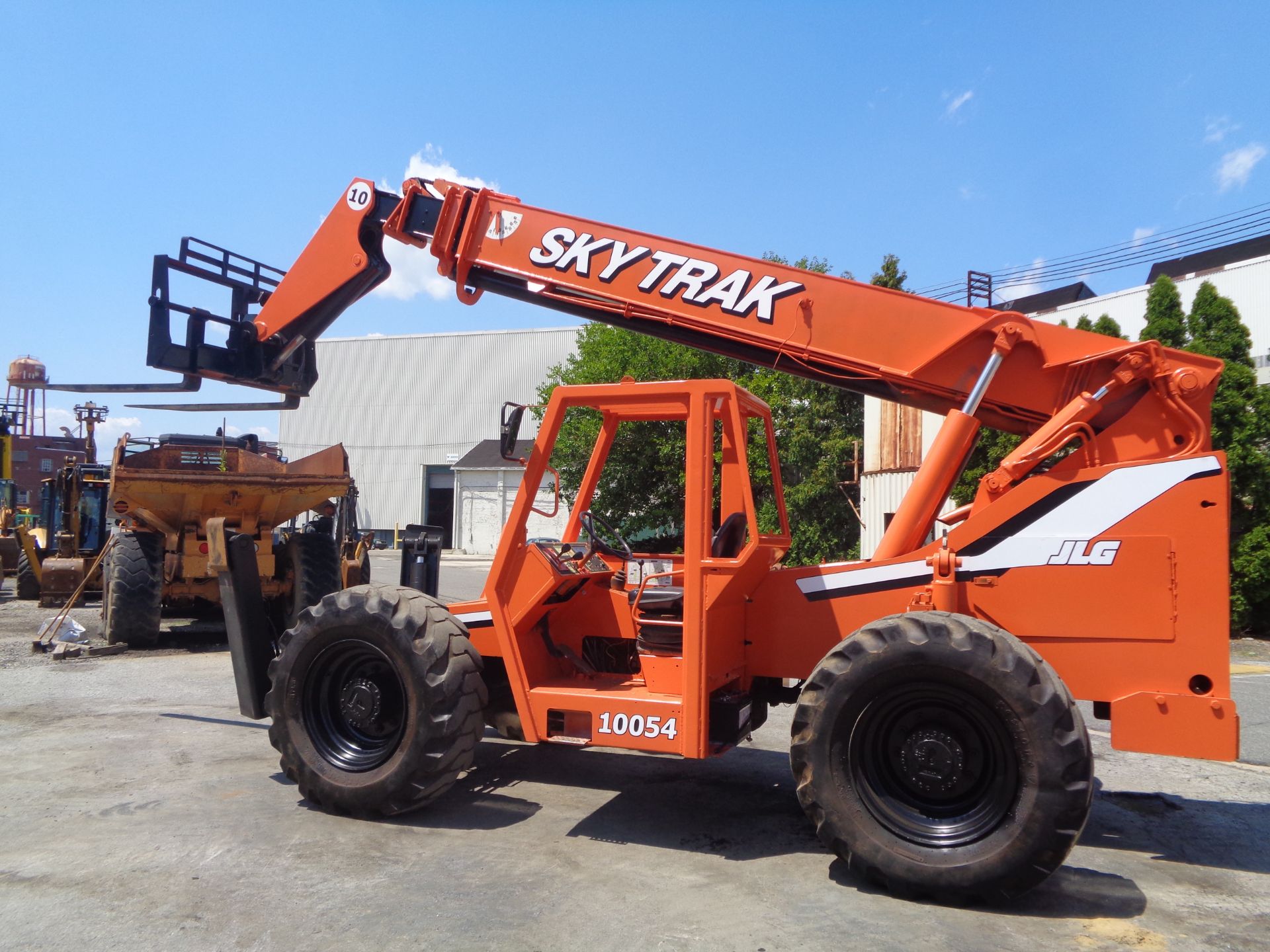 SkyTrack 10054 10,000lbs Telescopic forklift - Image 6 of 13