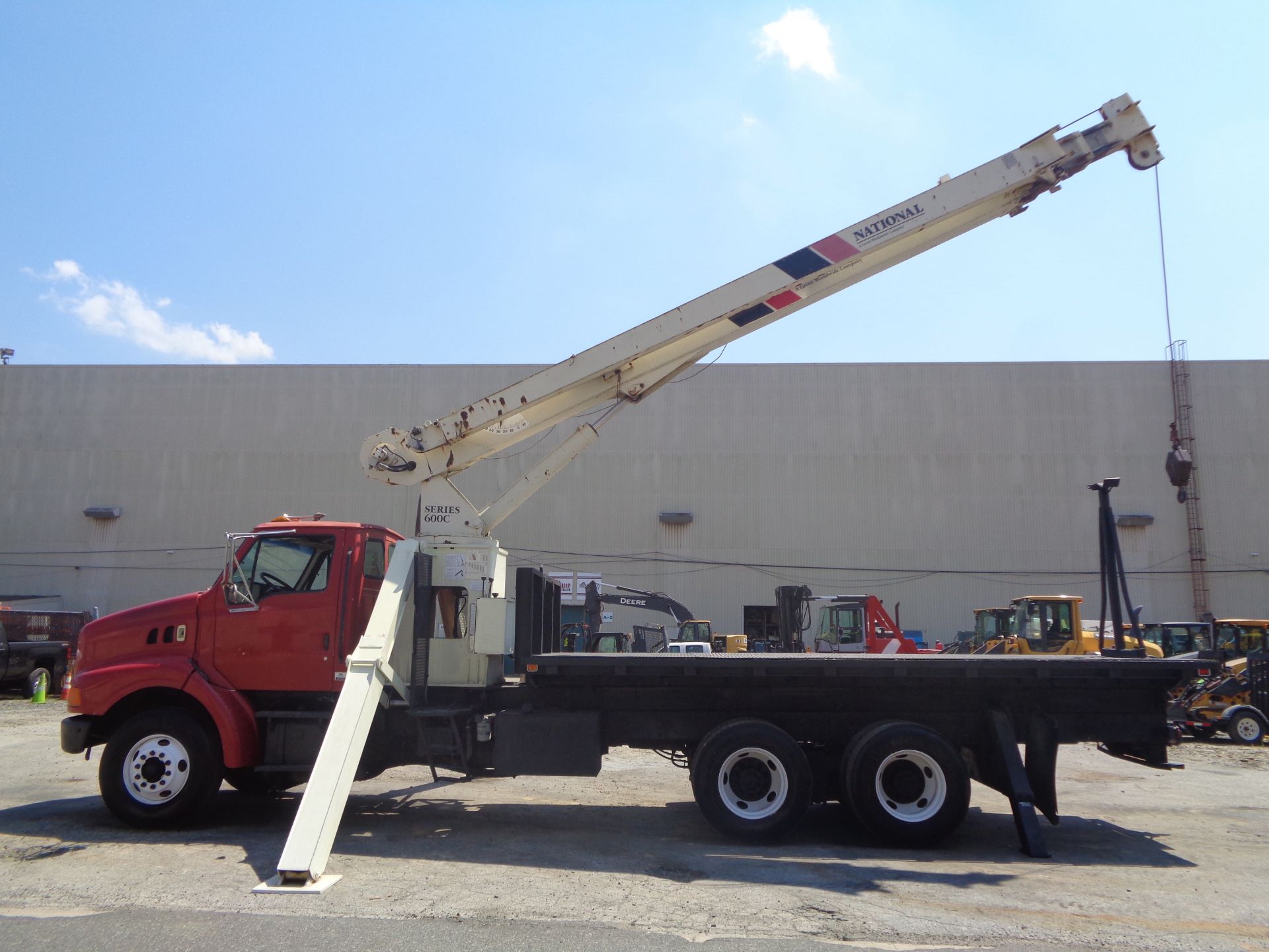 National 681C 17Ton Hydraulic Crane mounted behind cab on Sterling LT8500 T/A Flatbed Truck - Image 7 of 28