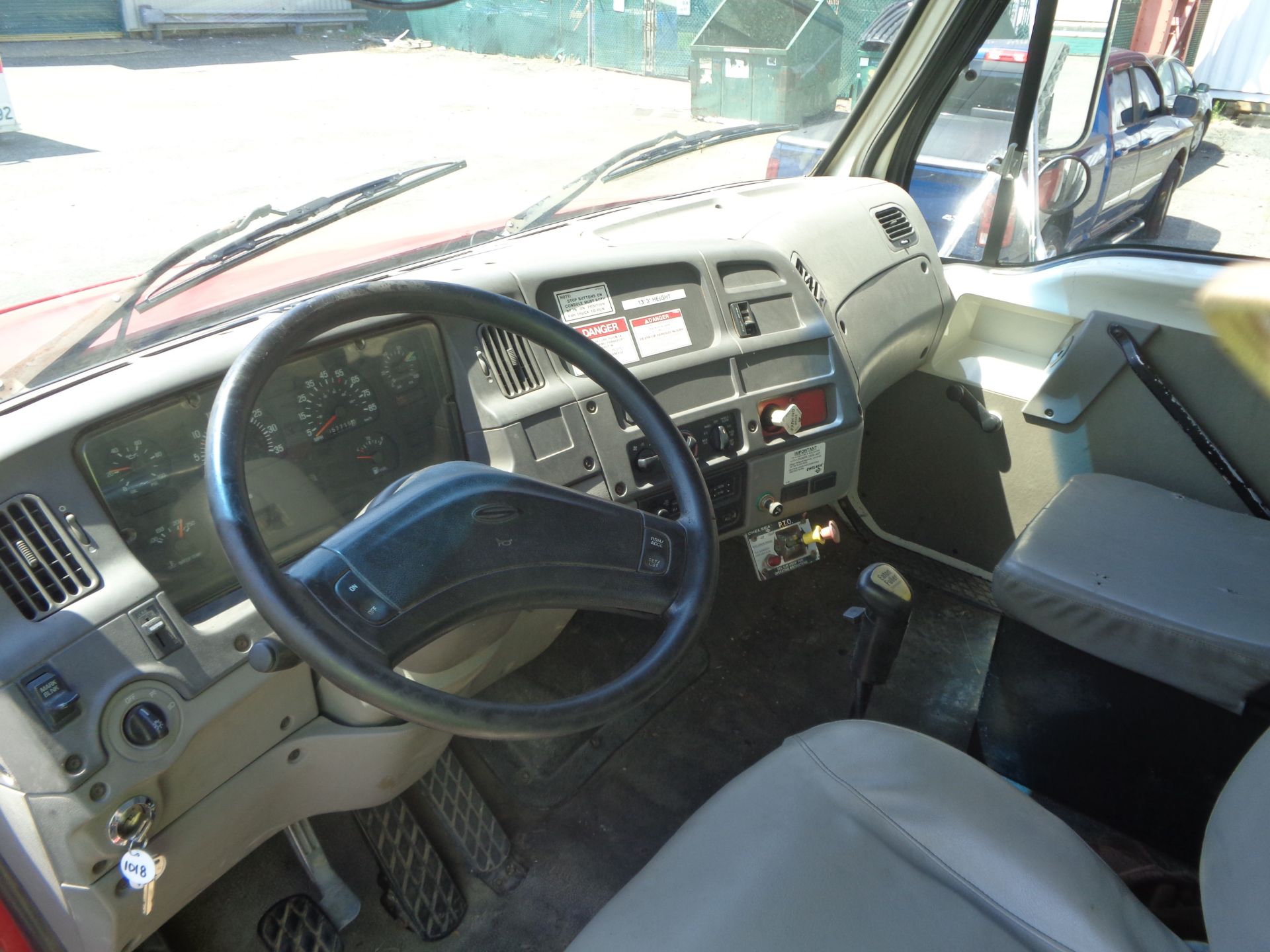 National 681C 17Ton Hydraulic Crane mounted behind cab on Sterling LT8500 T/A Flatbed Truck - Image 24 of 28