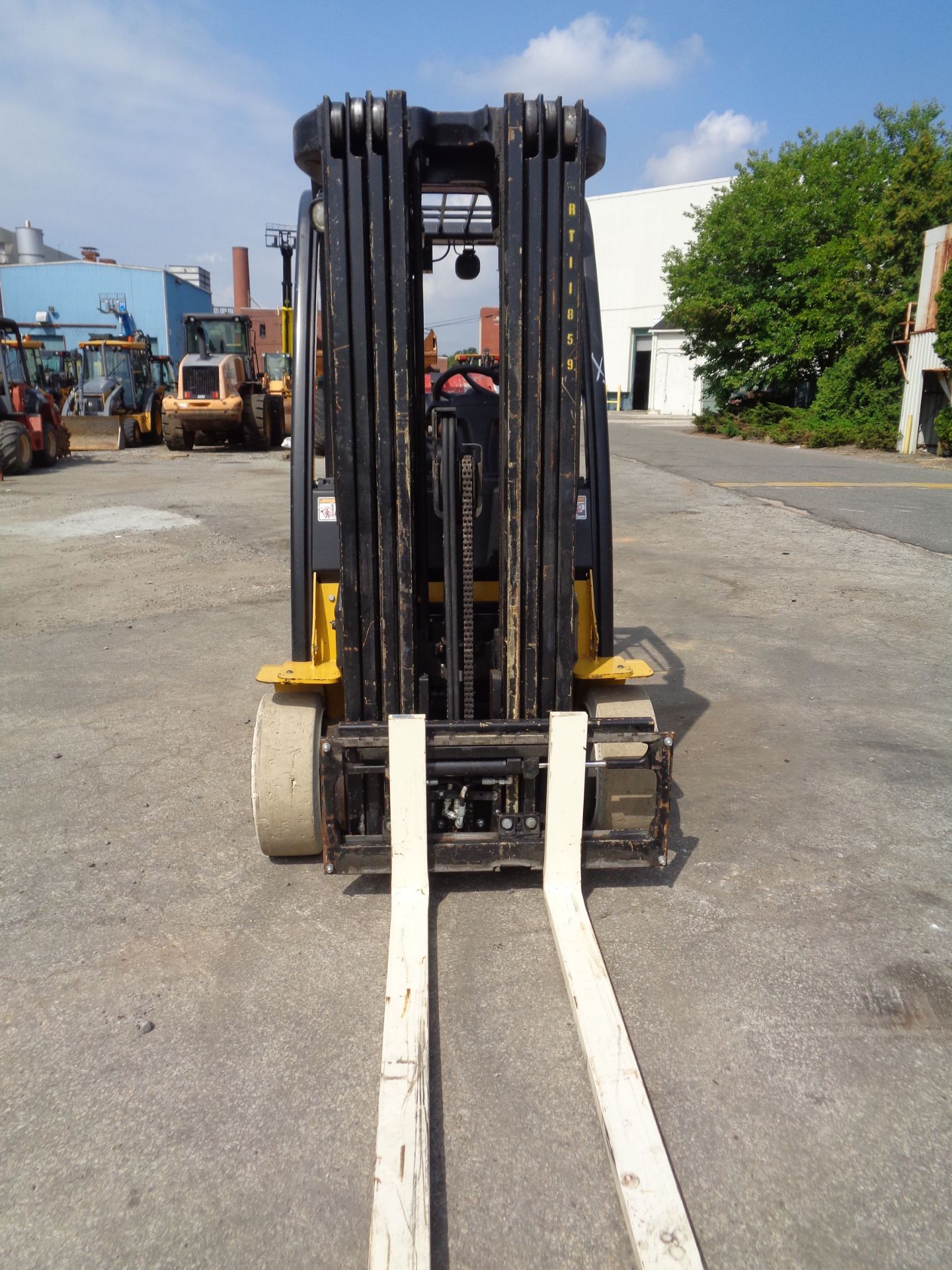 2012 Yale GLC060 6,000lbs Forklift - Quad mast - Image 8 of 16