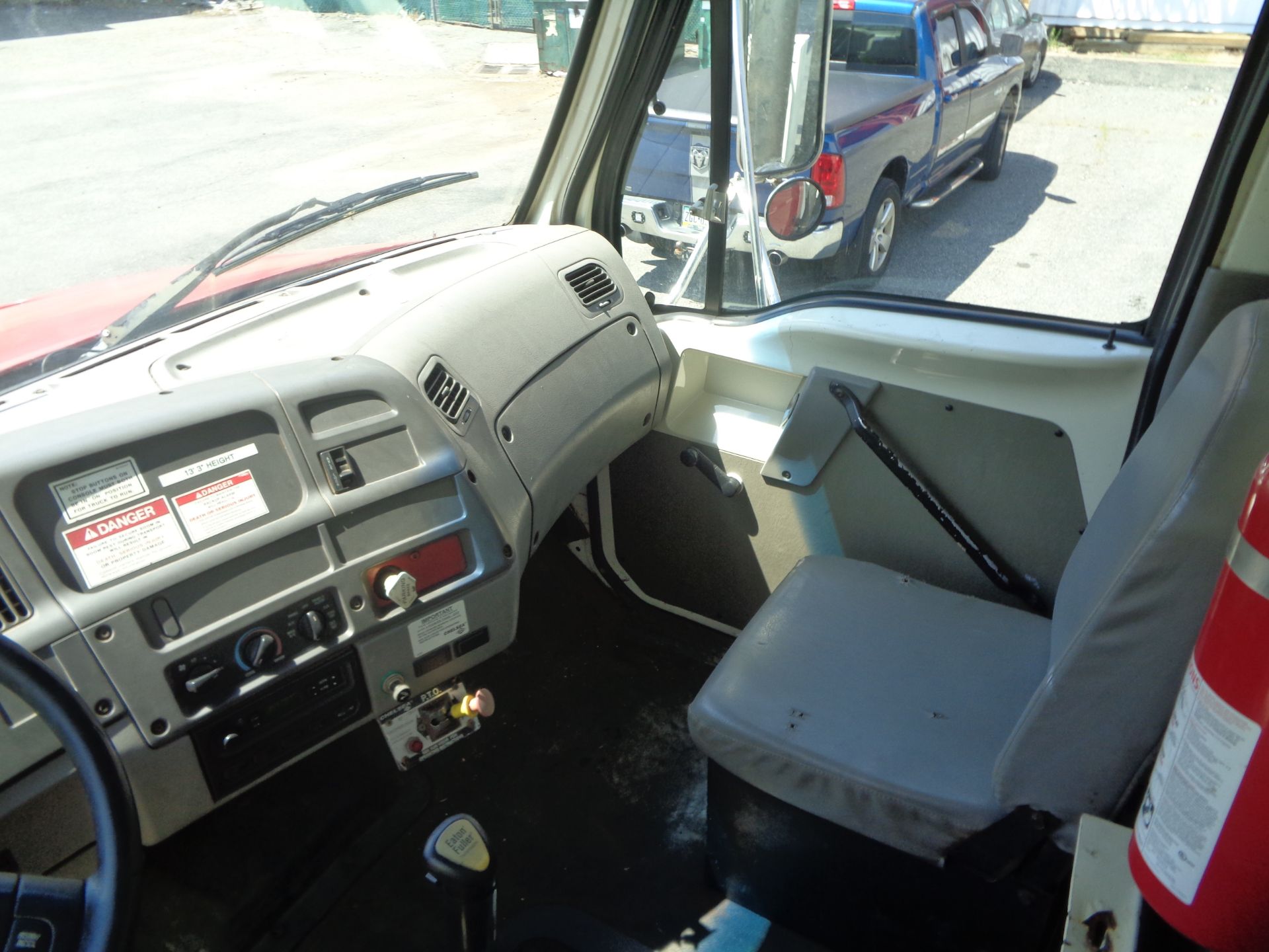 National 681C 17Ton Hydraulic Crane mounted behind cab on Sterling LT8500 T/A Flatbed Truck - Image 25 of 28