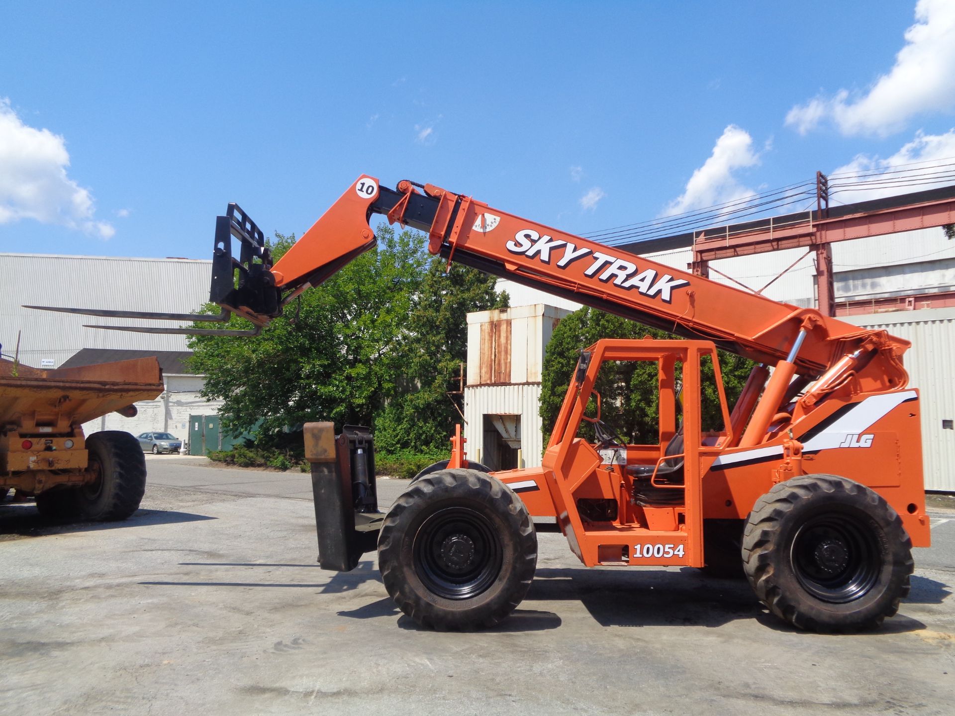 SkyTrack 10054 10,000lbs Telescopic forklift - Image 7 of 13