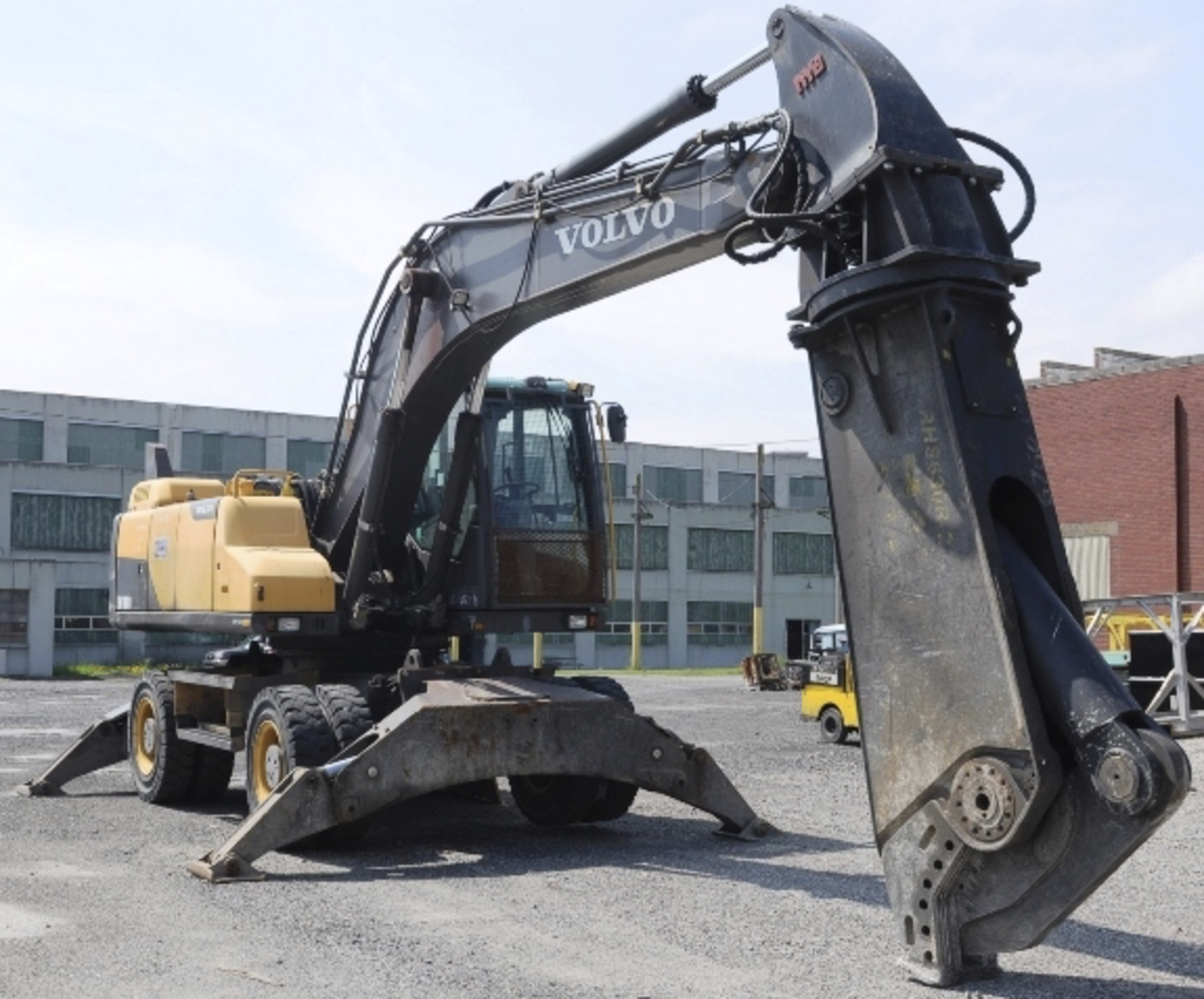 2013 Volvo EW180D Wheel Excavator with Sheer - Image 6 of 13