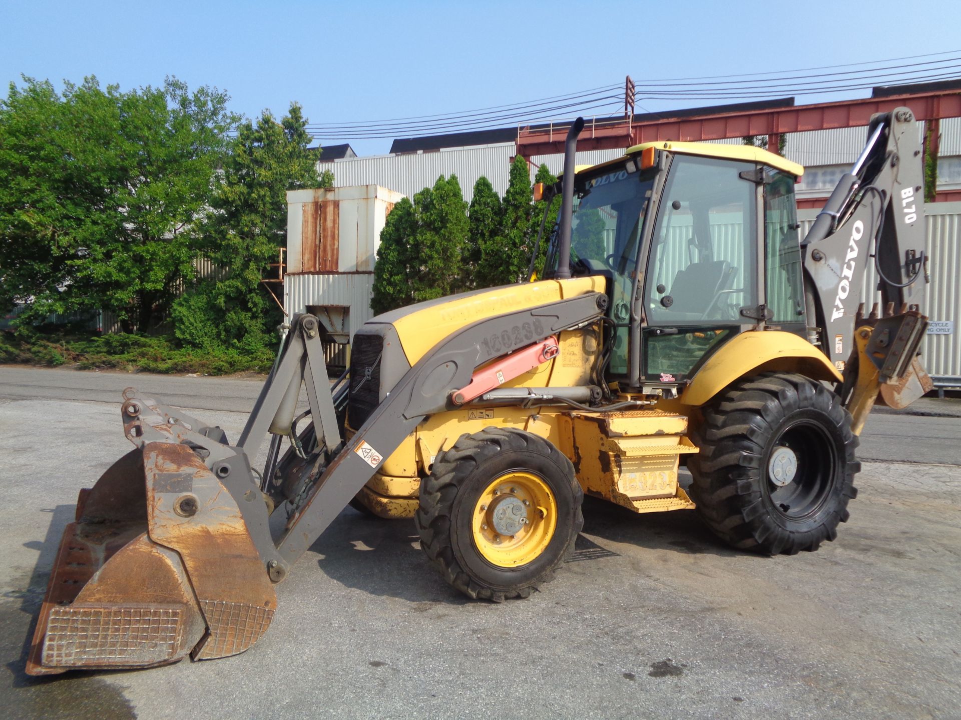 2005 Volvo BL70 Loader Backhoe - Image 15 of 41