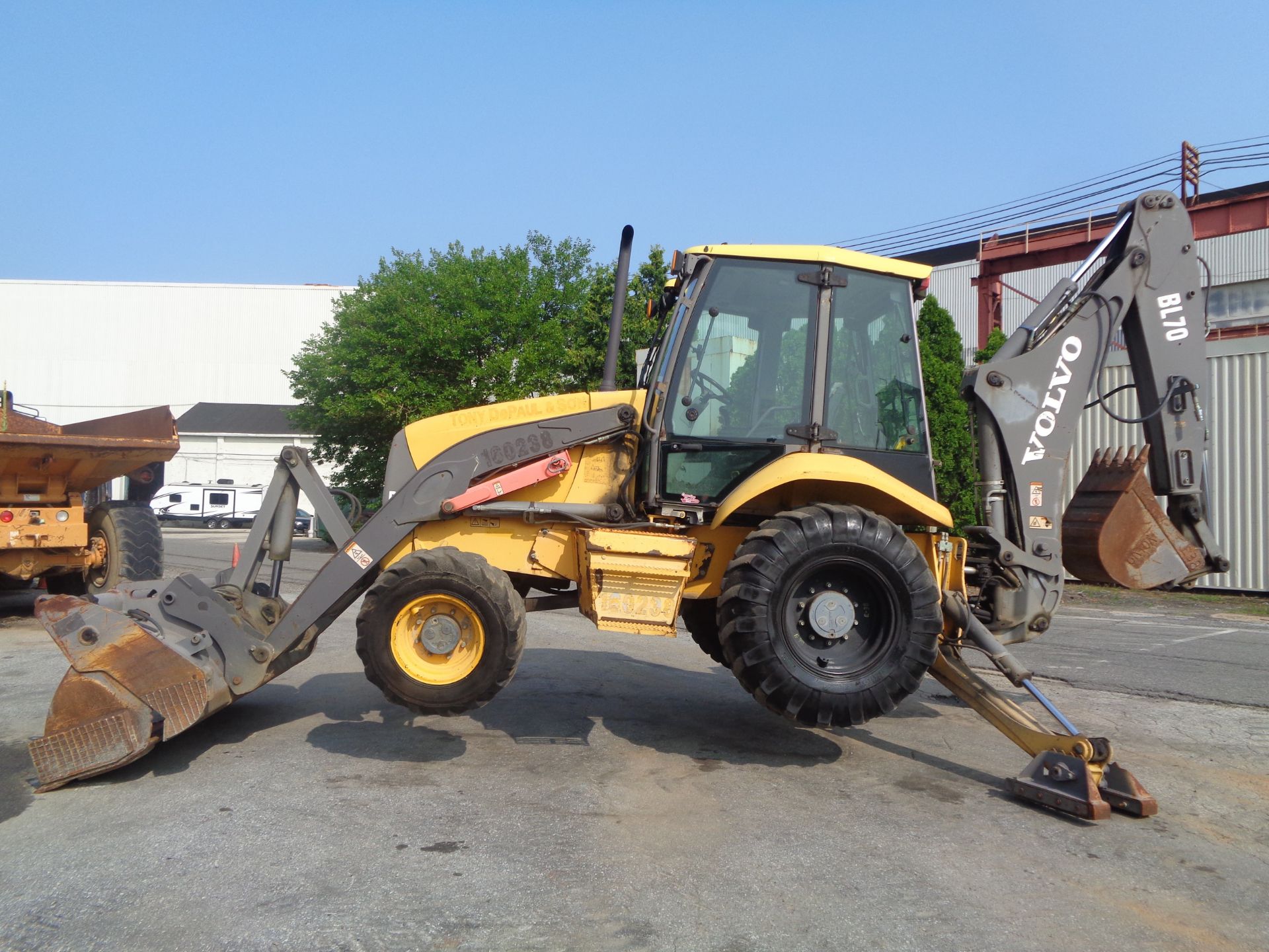 2005 Volvo BL70 Loader Backhoe - Image 7 of 41