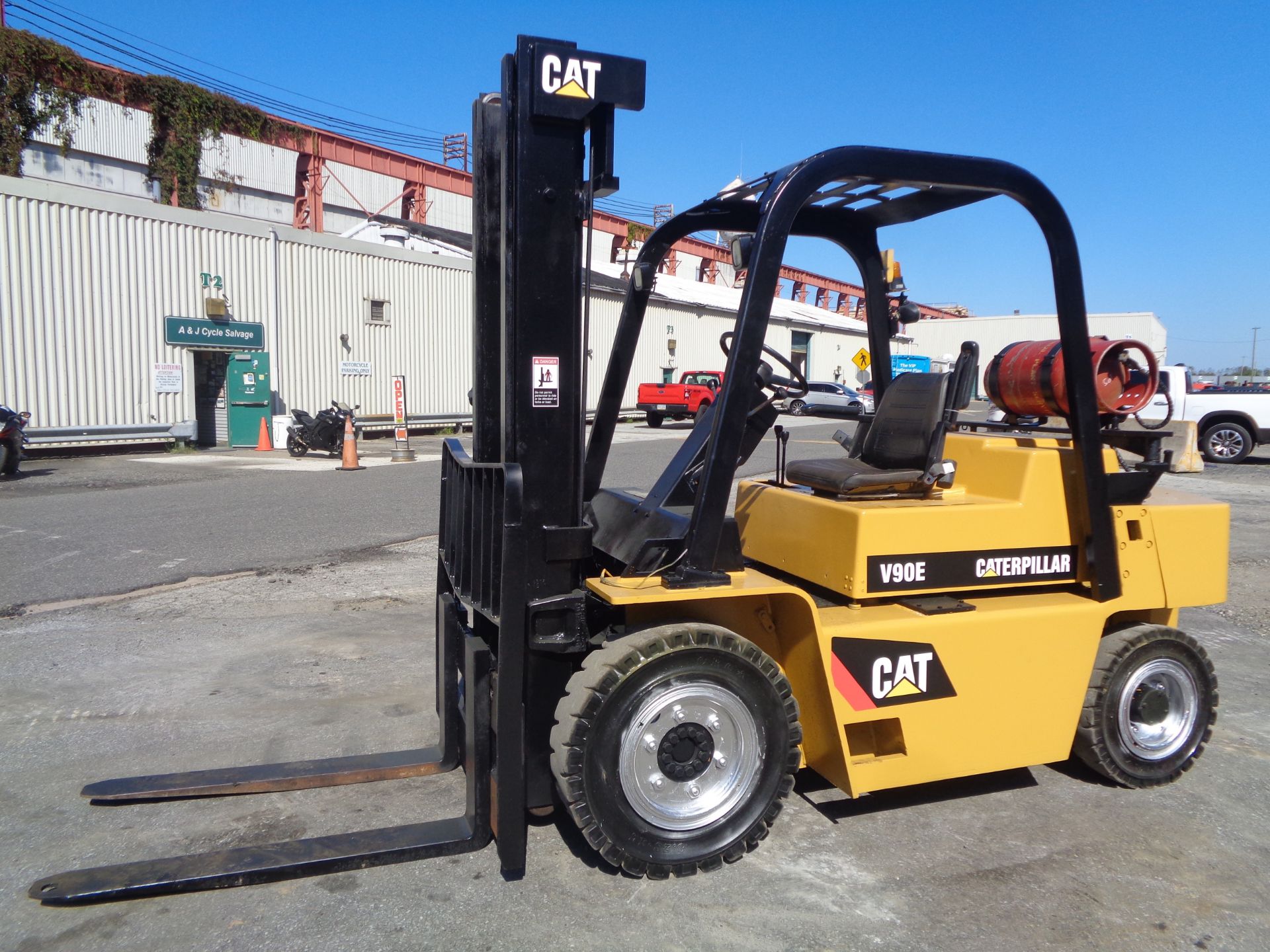 Caterpillar V90E 9,000lbs Forklift - Image 14 of 15