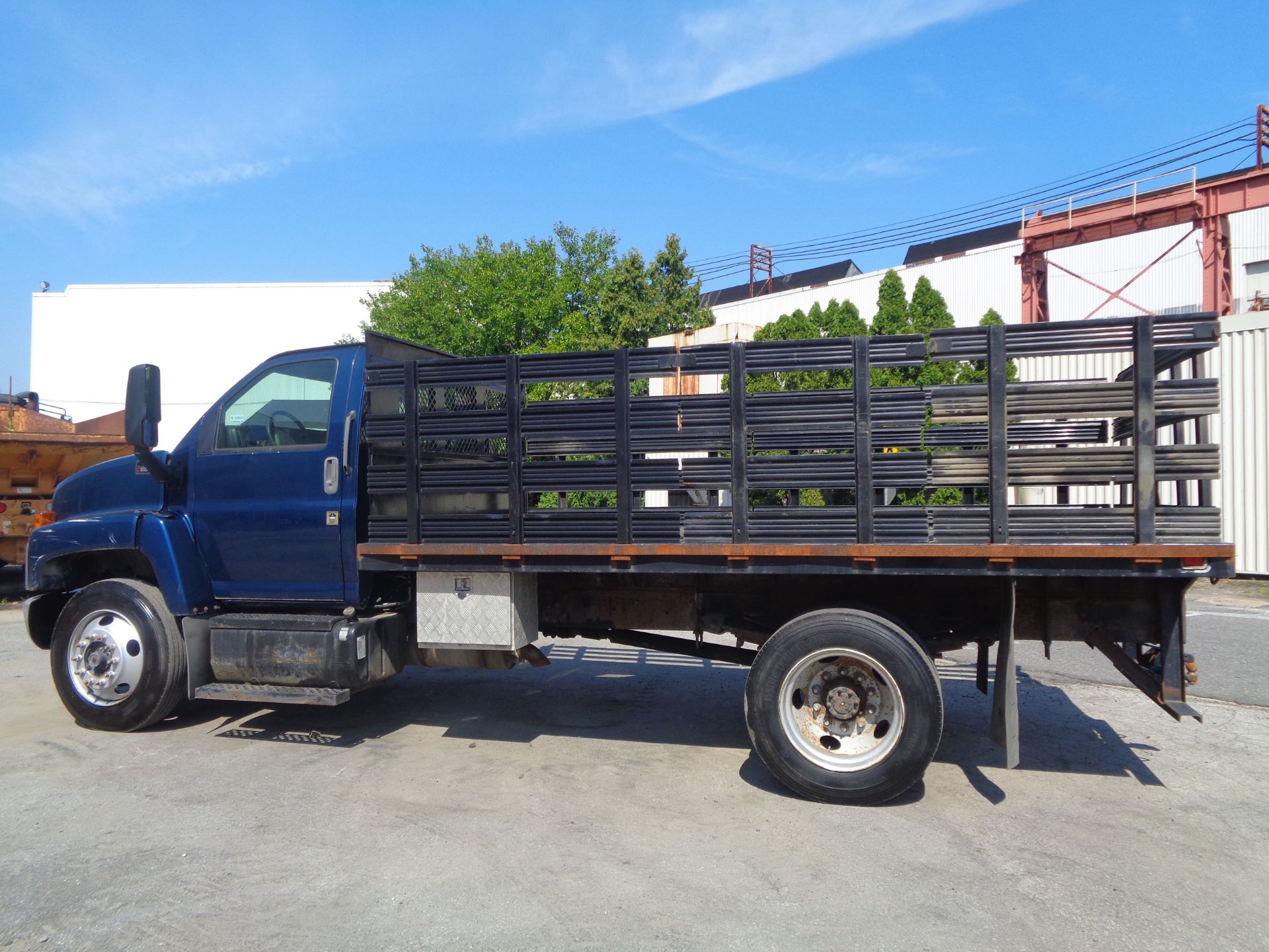 2005 Chevrolet 6500 Steak Body Truck - Image 4 of 17