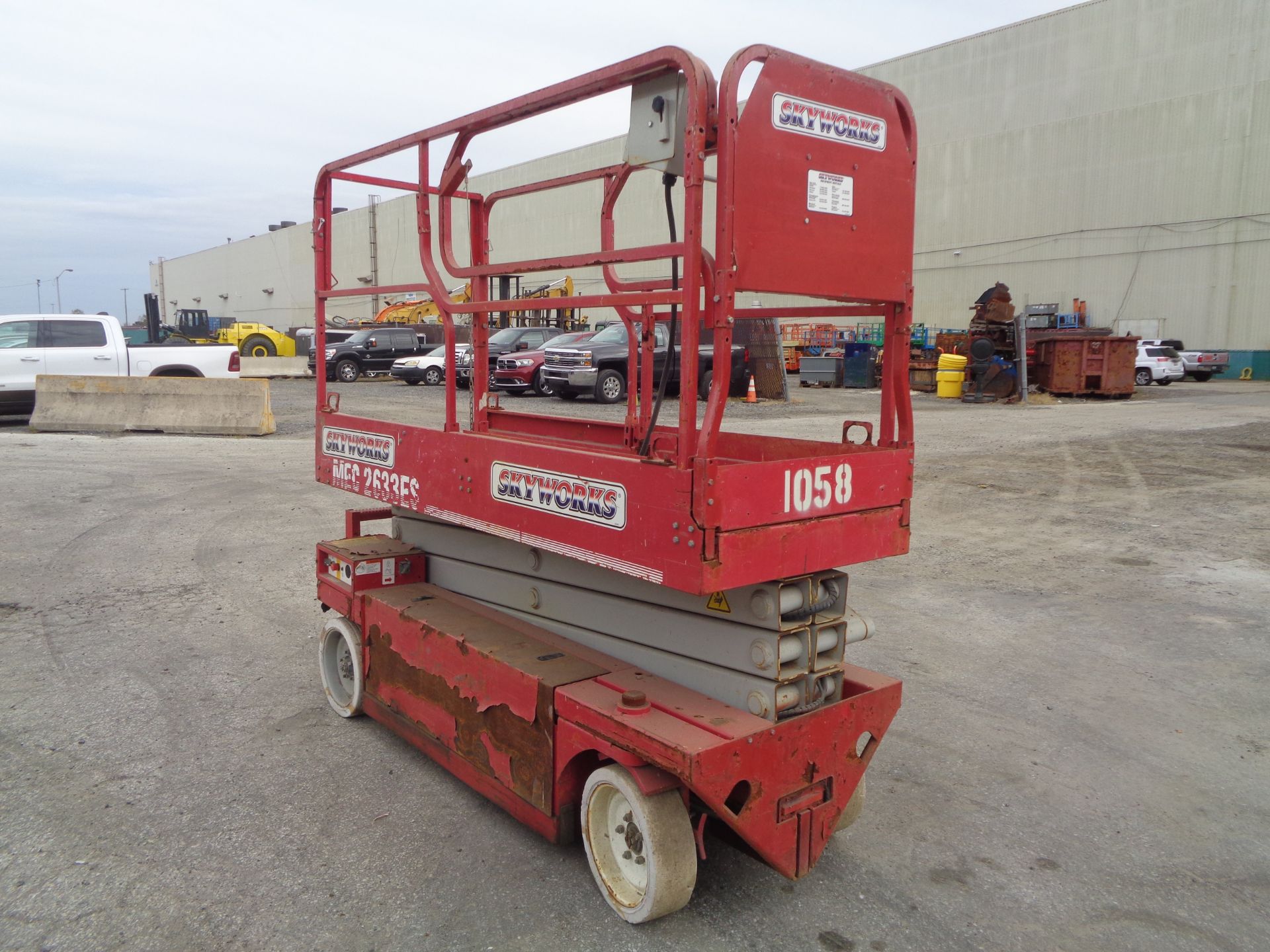 2009 MEC 2633ES Scissor Lift - 26 FT Height - Image 4 of 10