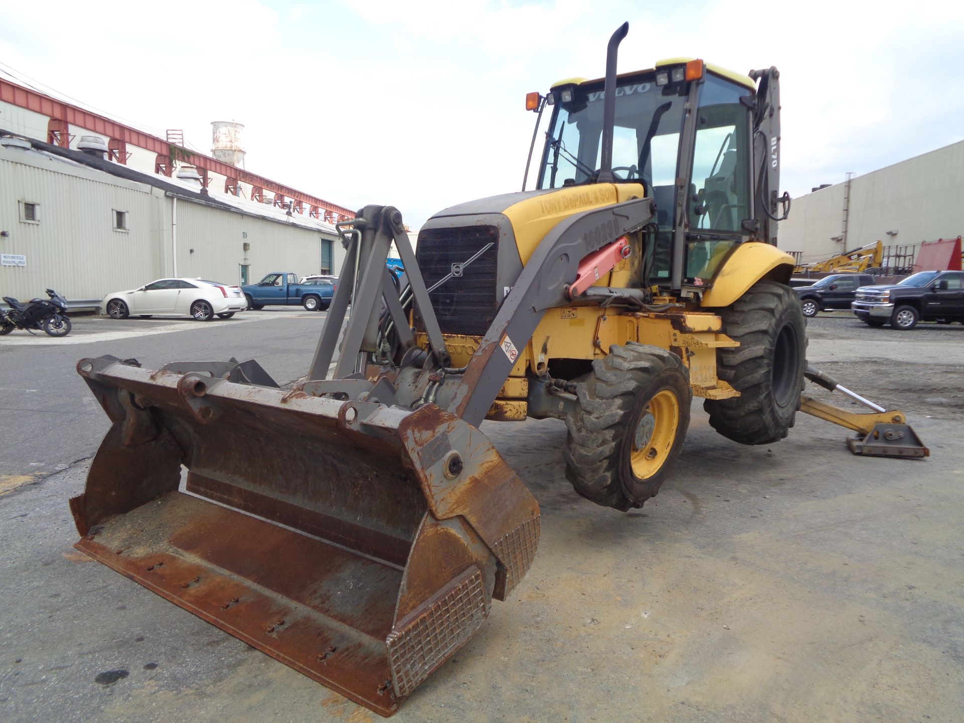 2005 Volvo BL70 Loader Backhoe - Image 28 of 41