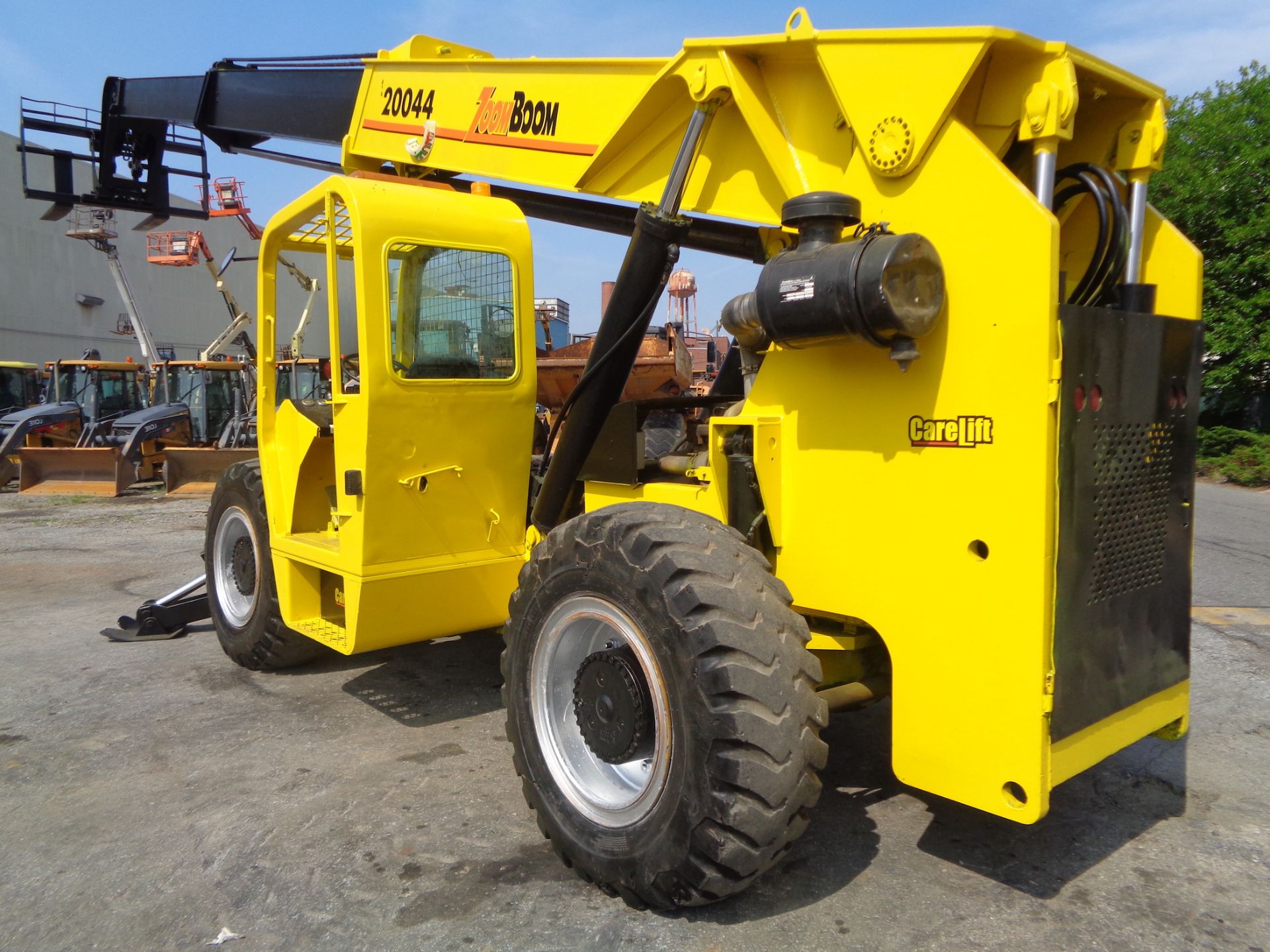 ZoomBoom Carelift ZB-20044 20,000lbs 44ft Telescopic Forklift - Image 2 of 33