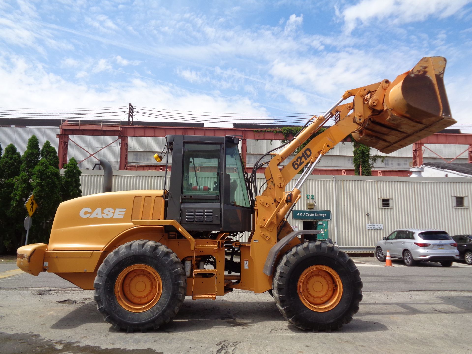 Case 621D Wheel Loader - Image 5 of 17