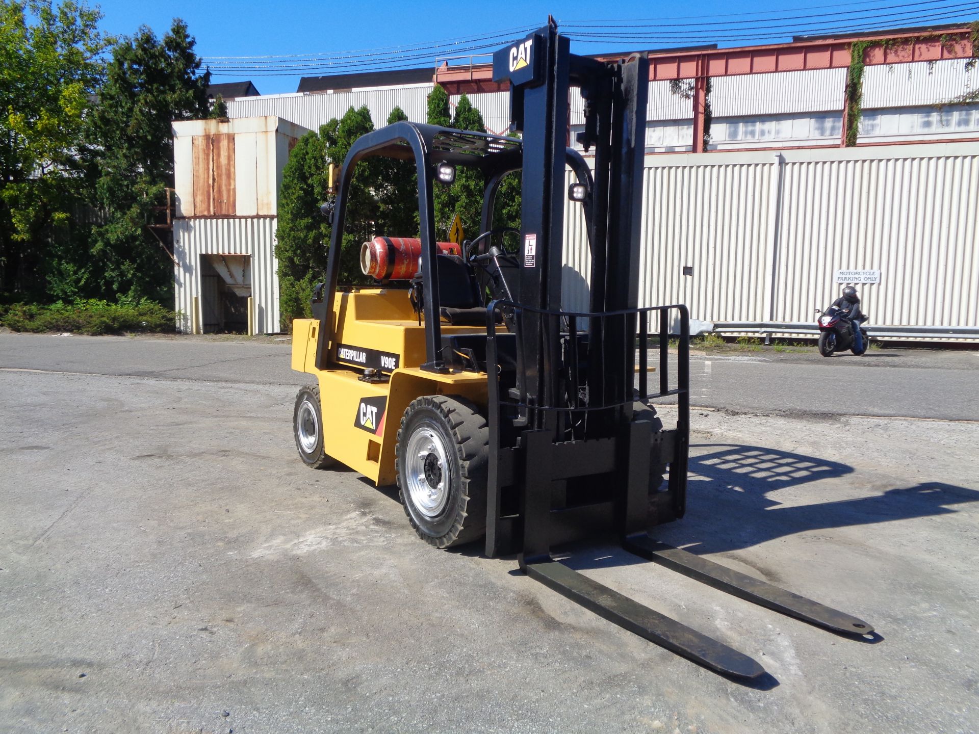 Caterpillar V90E 9,000lbs Forklift - Image 7 of 15