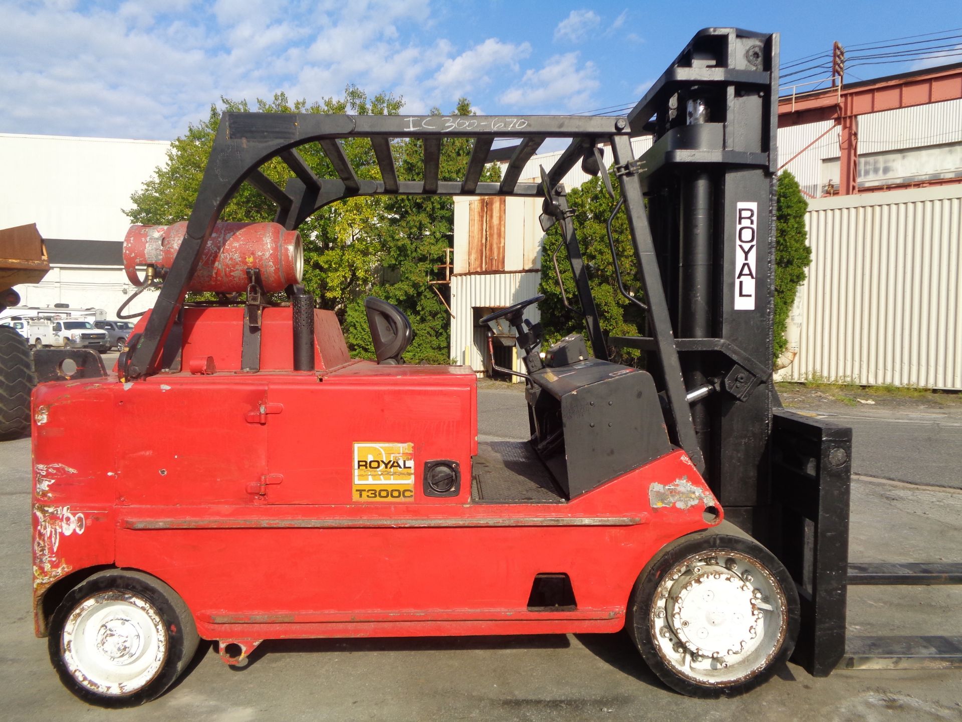 Royal T300C 30,000lbs Forklift