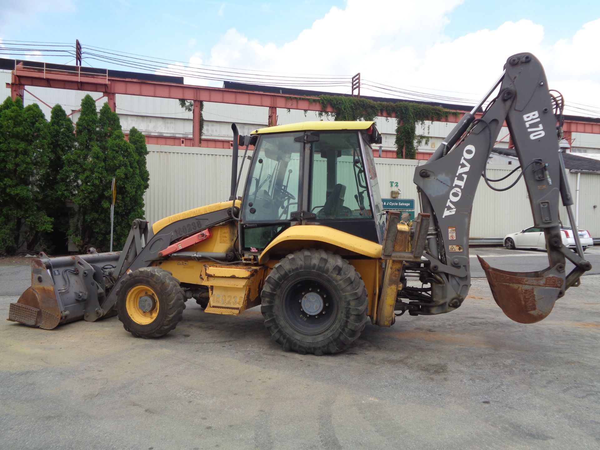 2005 Volvo BL70 Loader Backhoe - Image 31 of 41