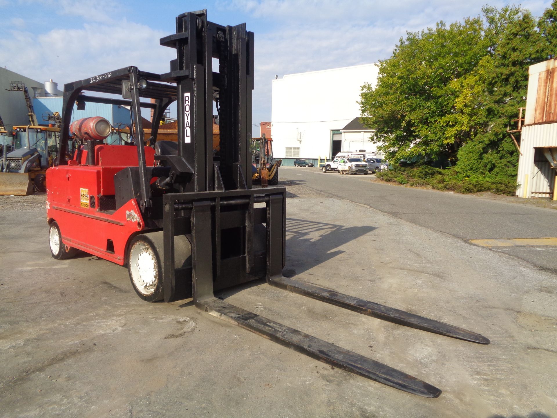 Royal T300C 30,000lbs Forklift - Image 7 of 19