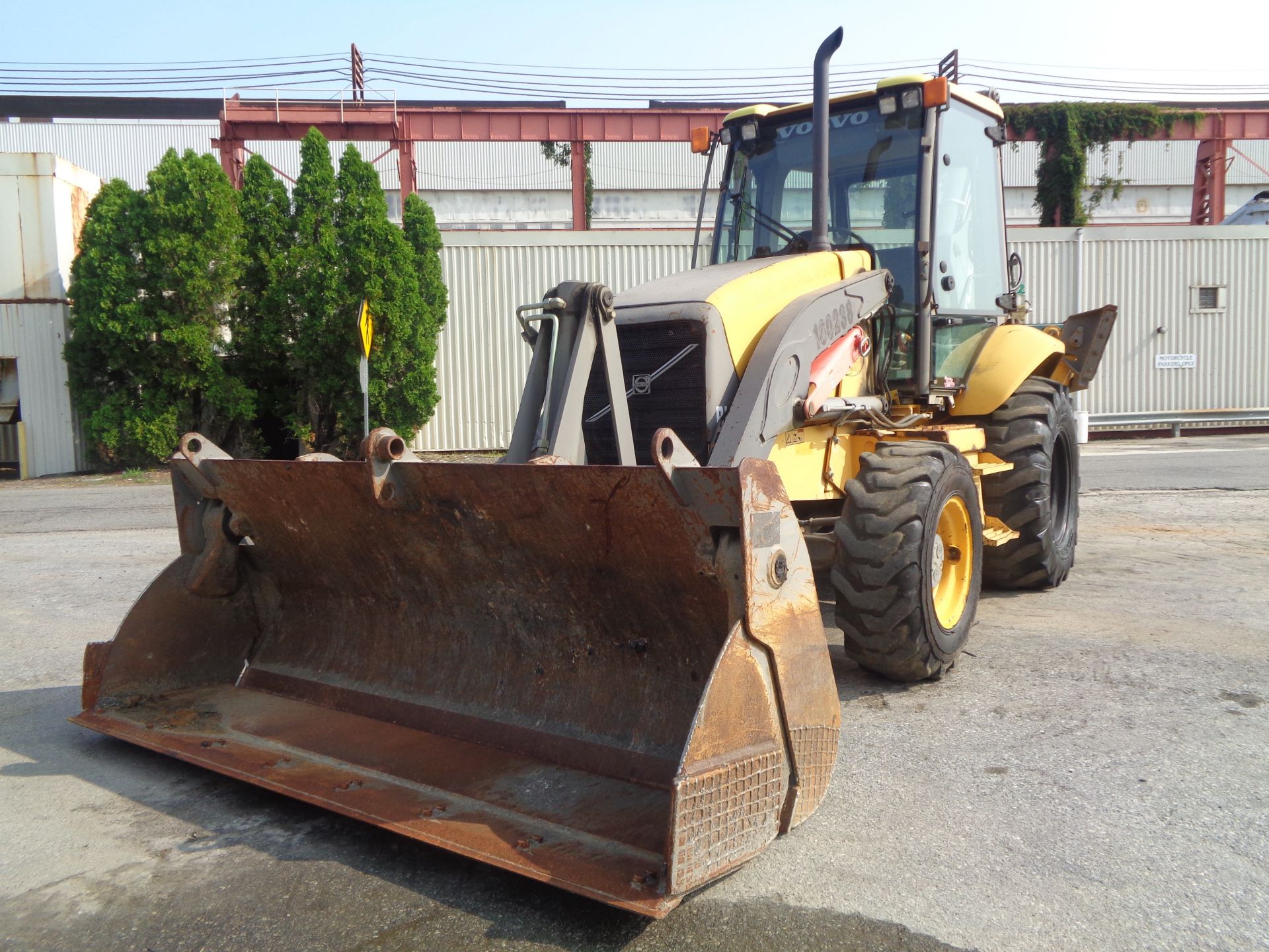 2005 Volvo BL70 Loader Backhoe - Image 16 of 41