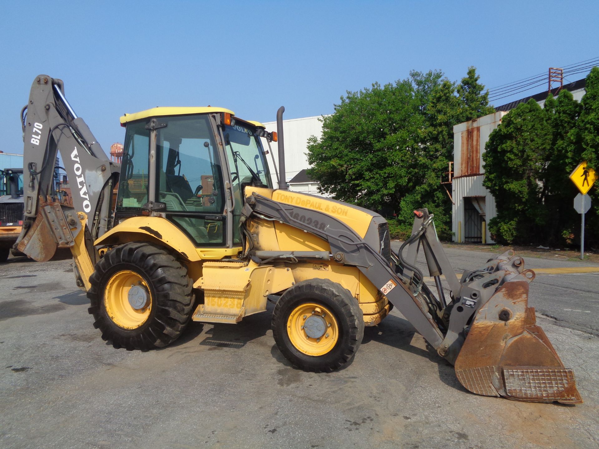 2005 Volvo BL70 Loader Backhoe - Image 18 of 41