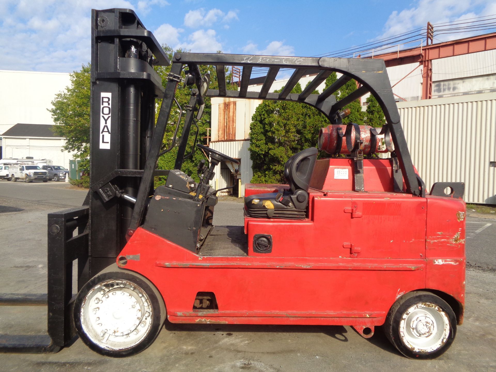 Royal T300C 30,000lbs Forklift - Image 15 of 19