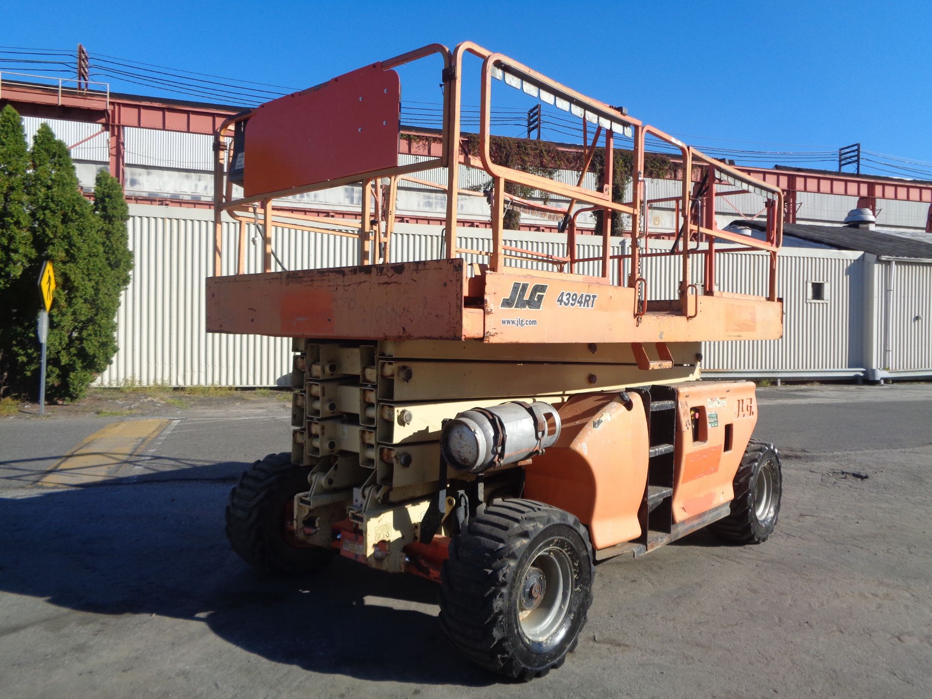 2007 JLG 4394RT 43ft Scissor Lift 4x4 Rough Terrain - Image 18 of 19