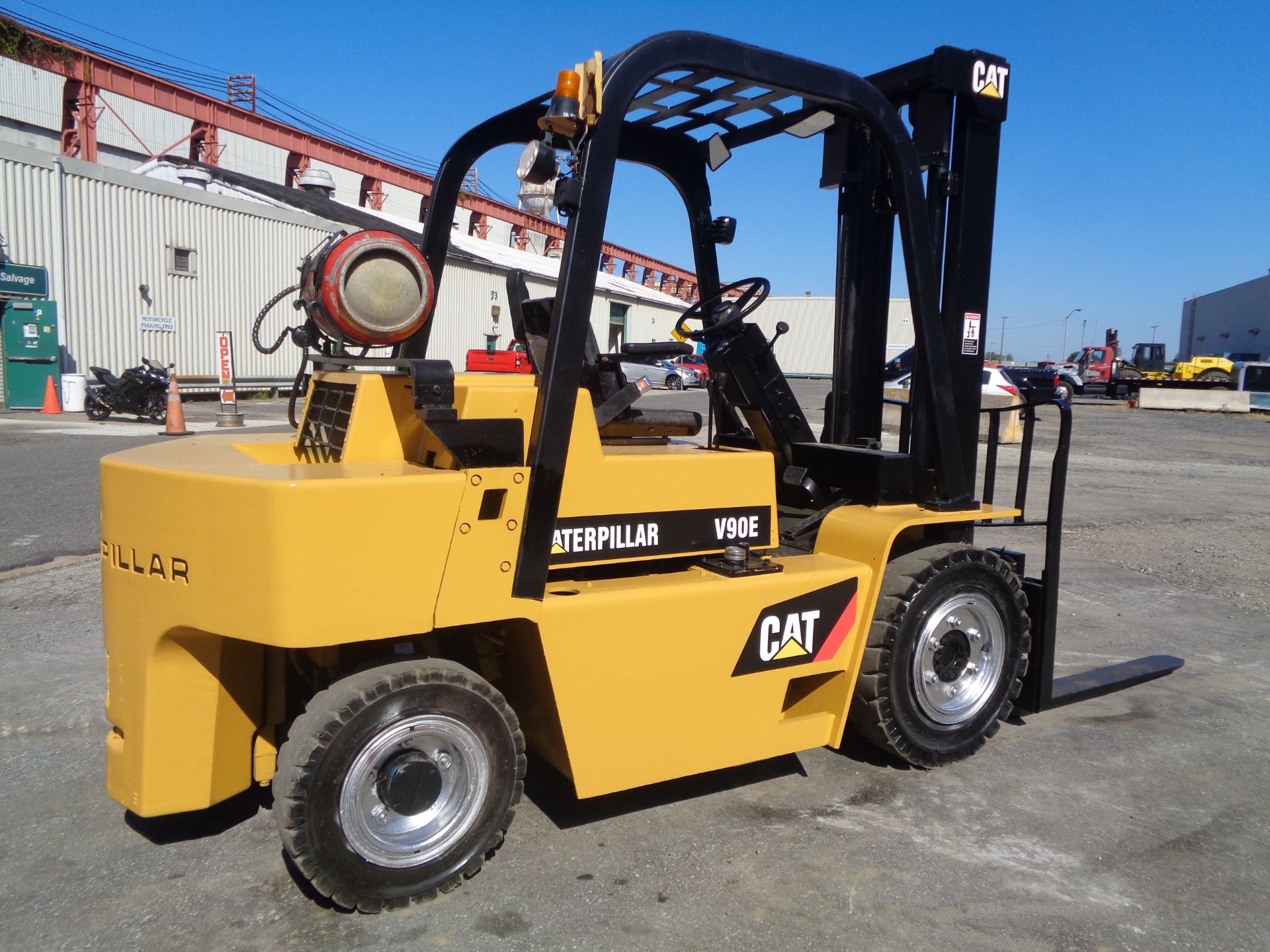 Caterpillar V90E 9,000lbs Forklift - Image 10 of 15