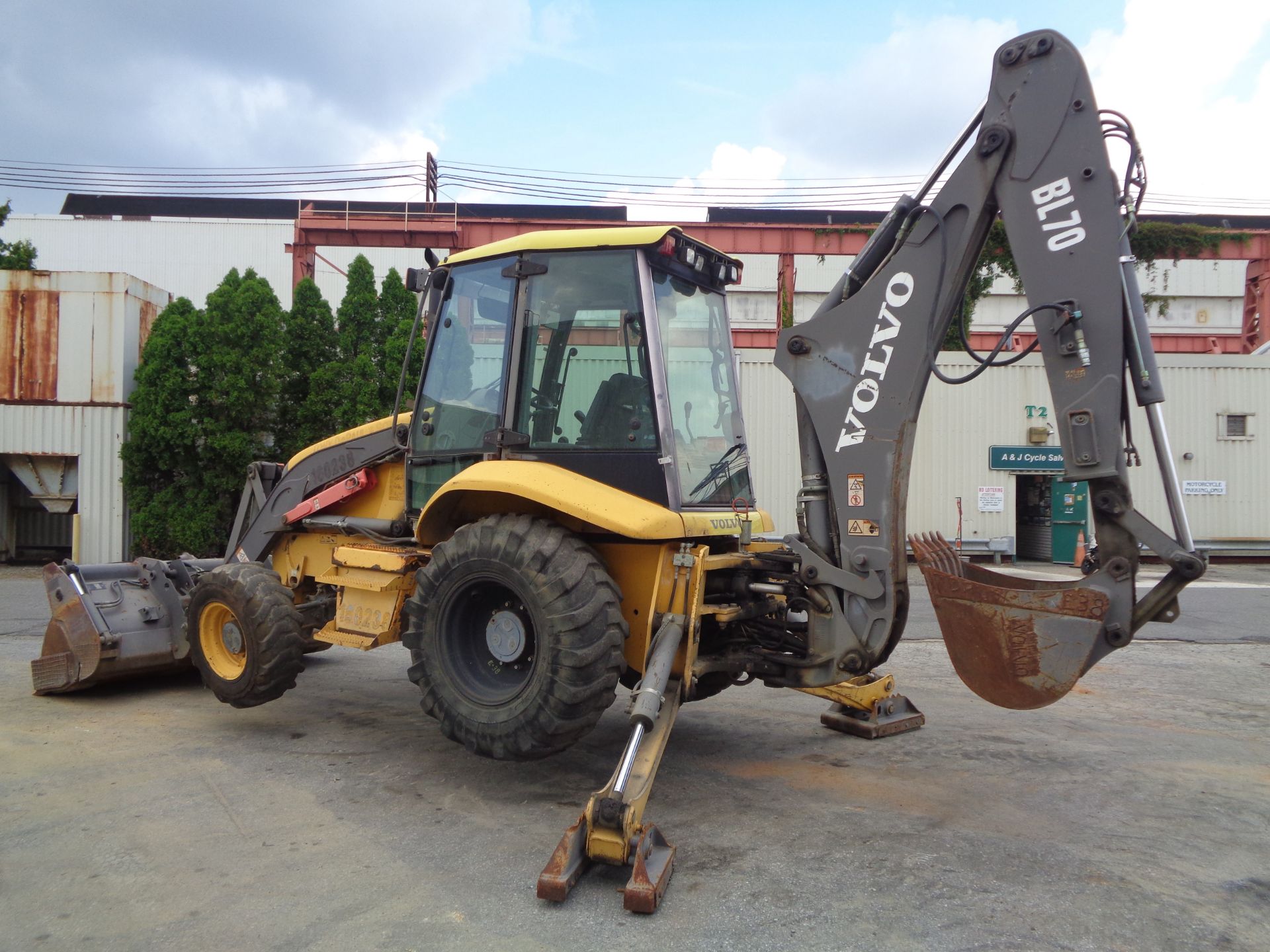 2005 Volvo BL70 Loader Backhoe - Image 24 of 41