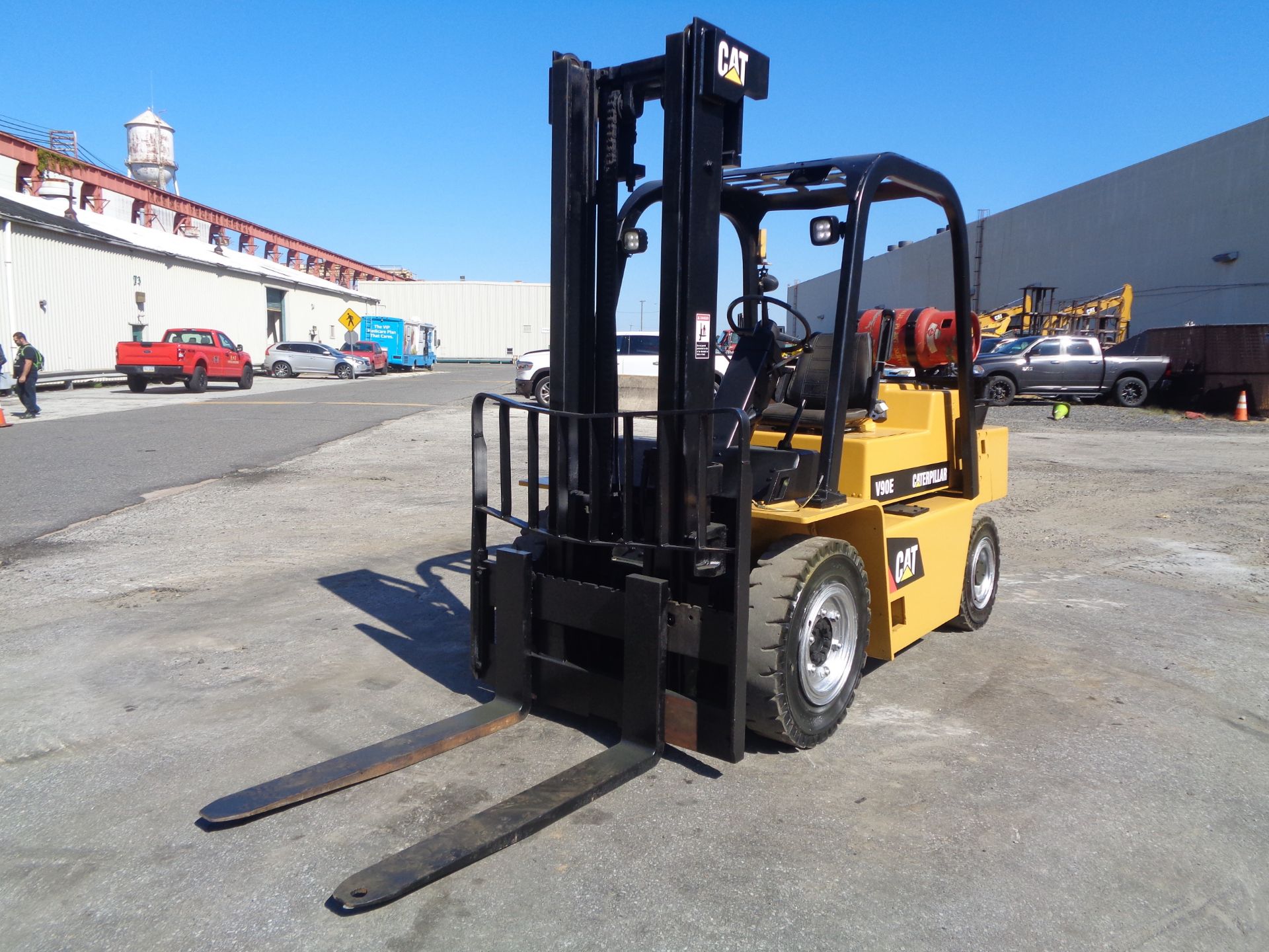 Caterpillar V90E 9,000lbs Forklift - Image 15 of 15