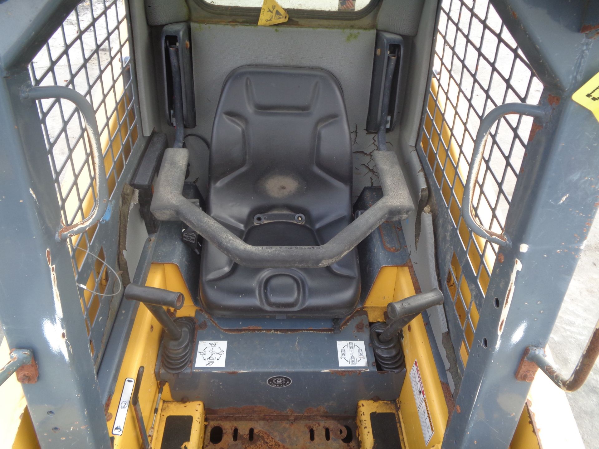 Gehl 3935 Skid Steer - Image 10 of 11