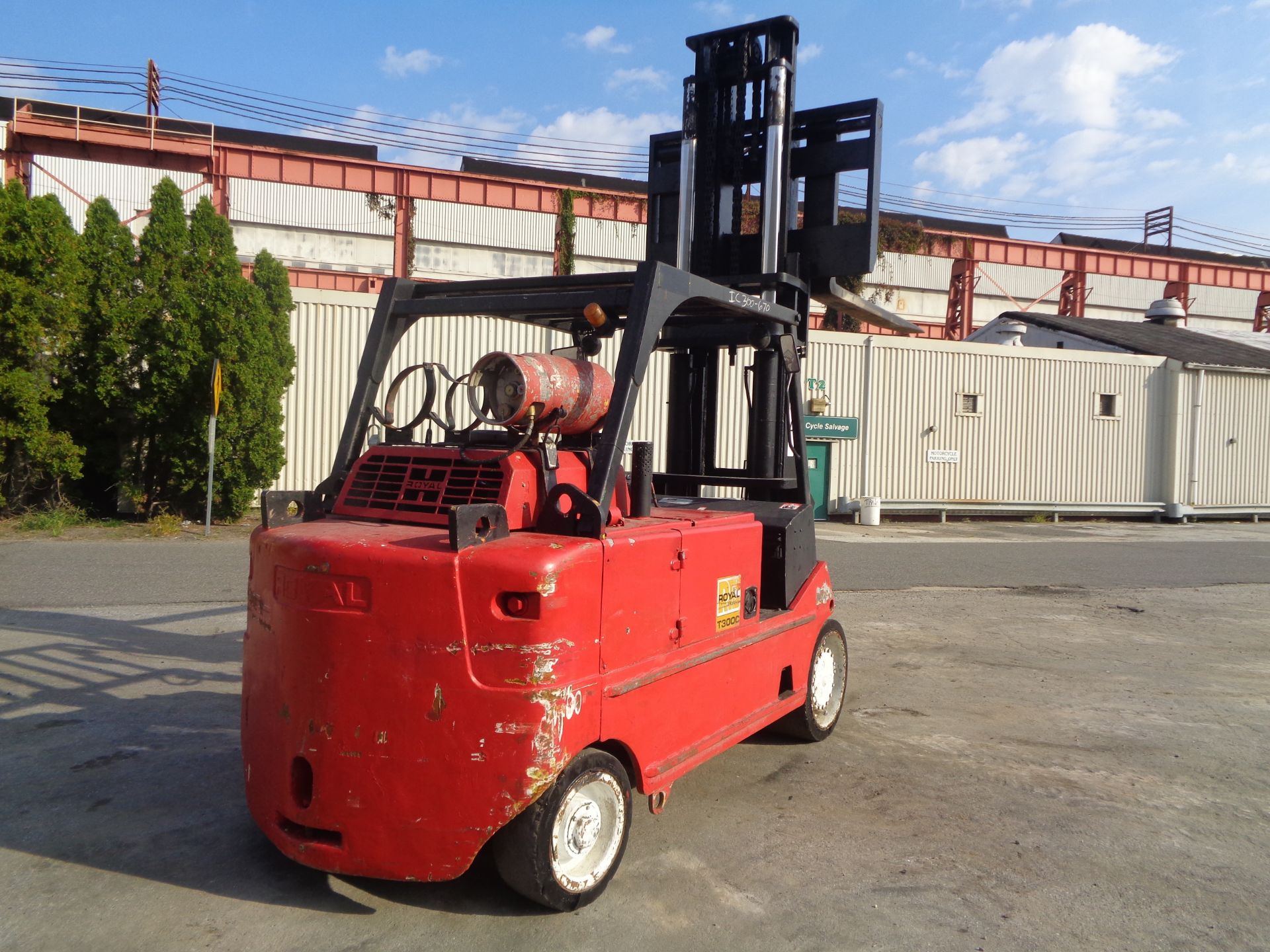 Royal T300C 30,000lbs Forklift - Image 6 of 19