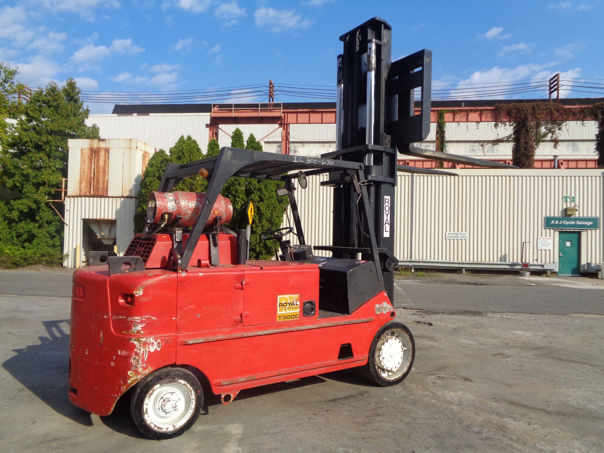 Royal T300C 30,000lbs Forklift - Image 5 of 19