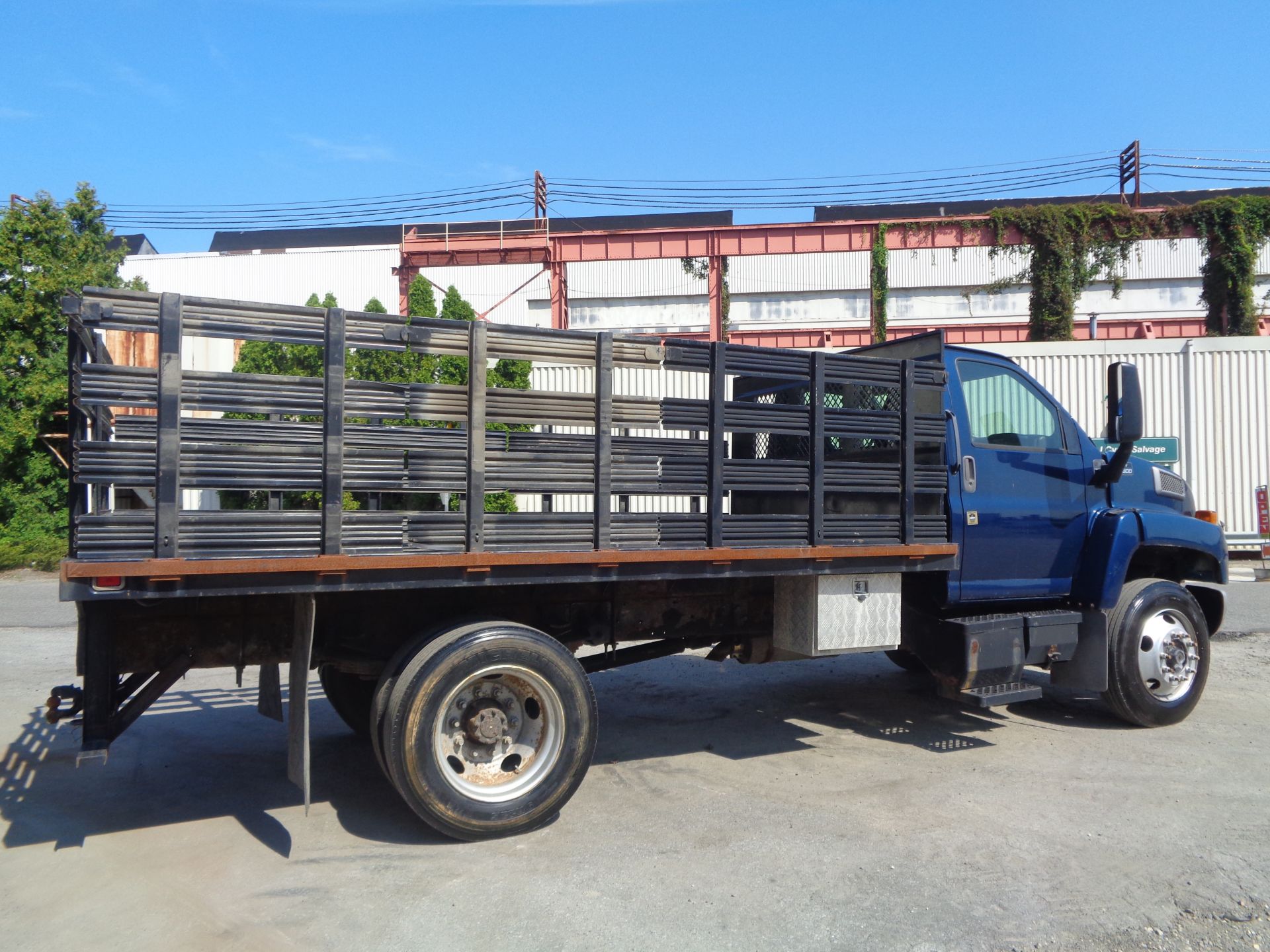 2005 Chevrolet 6500 Steak Body Truck - Image 12 of 17