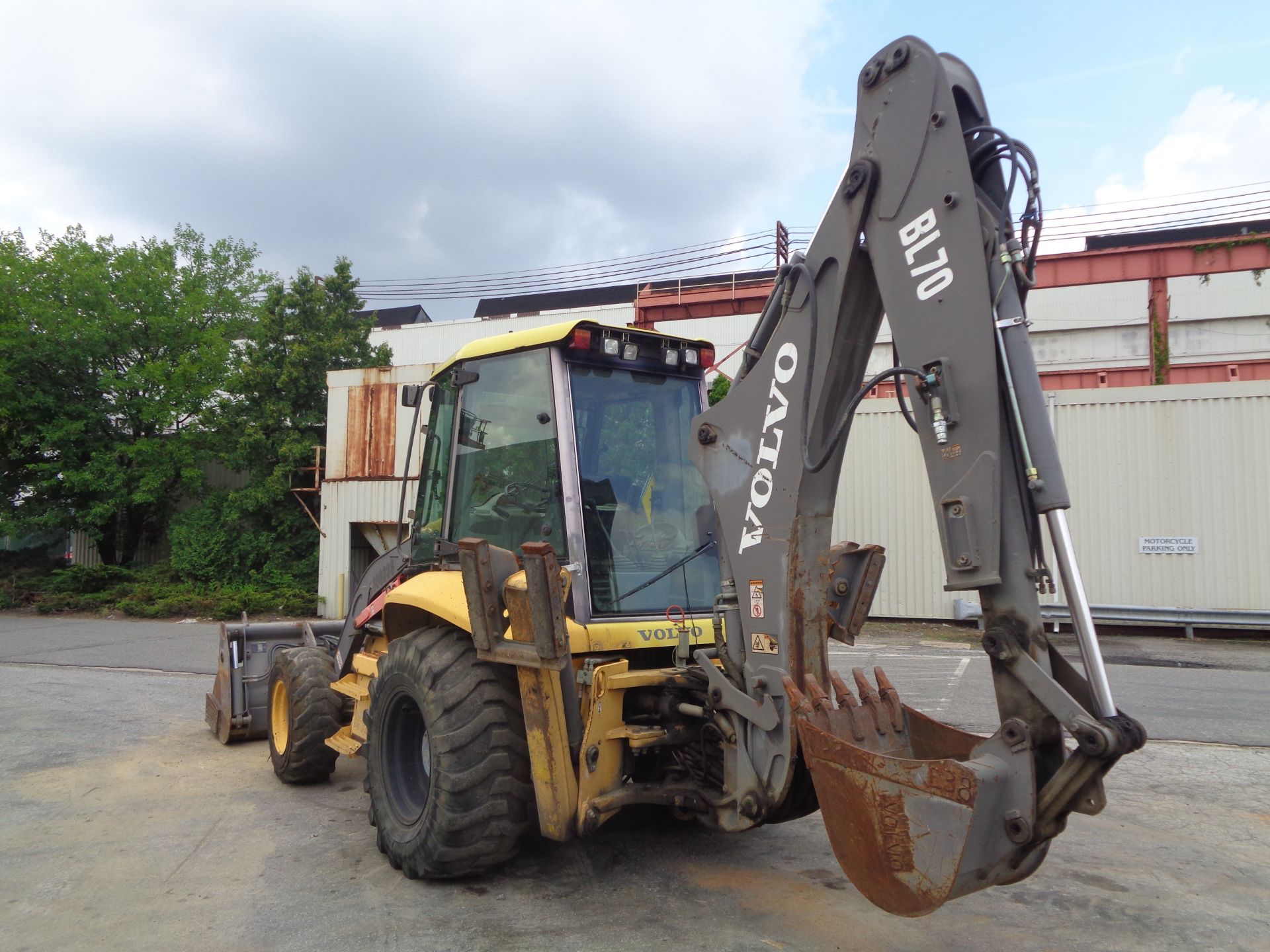 2005 Volvo BL70 Loader Backhoe - Image 29 of 41