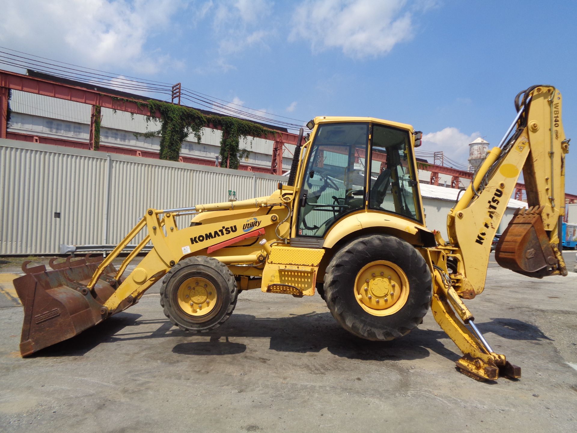 Komatsu WB140 Backhoe - Image 9 of 24