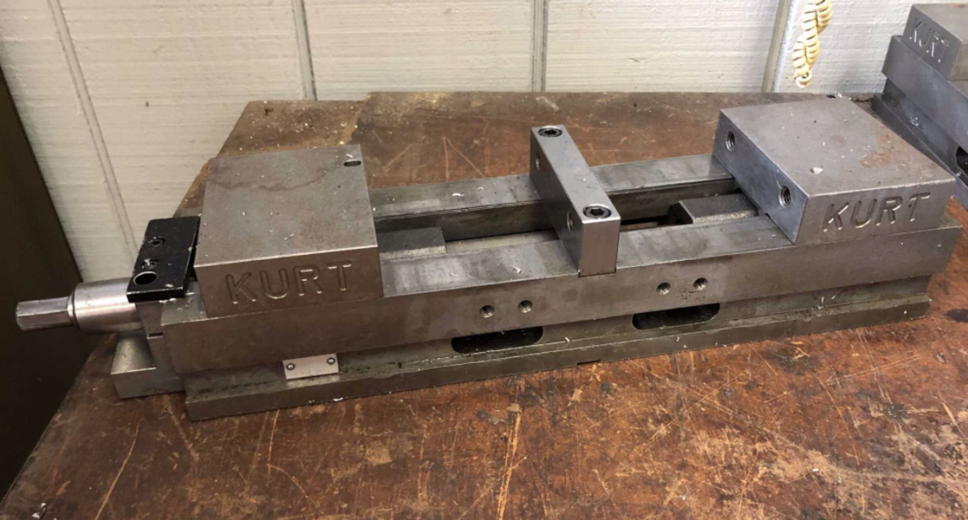 Kurt 4" Precision Machinists' Vise with Center Block (includes handle not shown in photo)