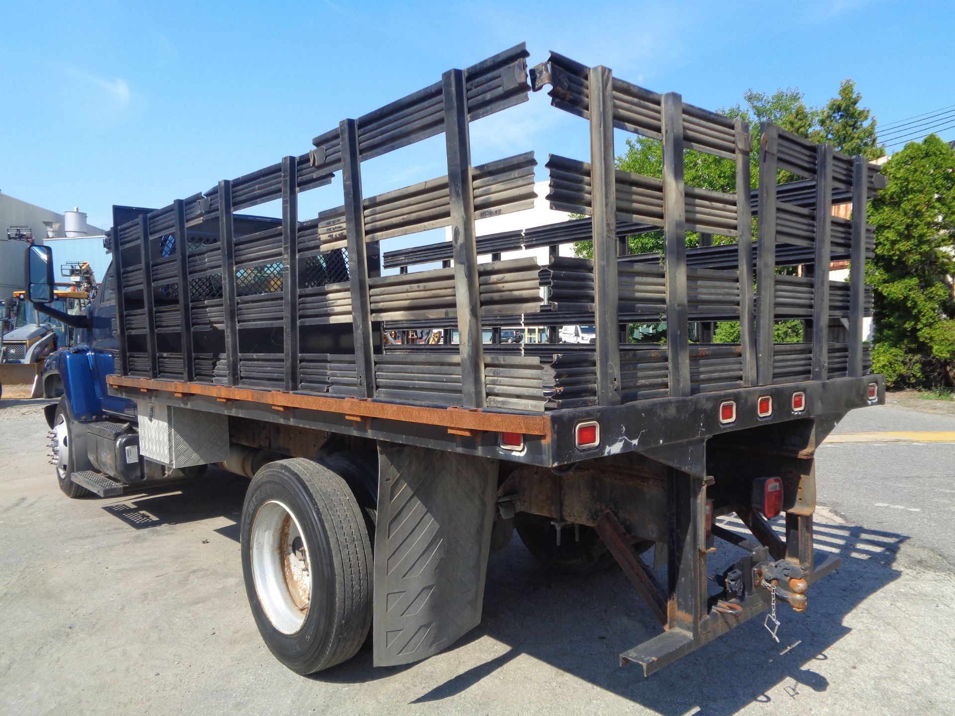 2005 Chevrolet 6500 Steak Body Truck - Image 2 of 17