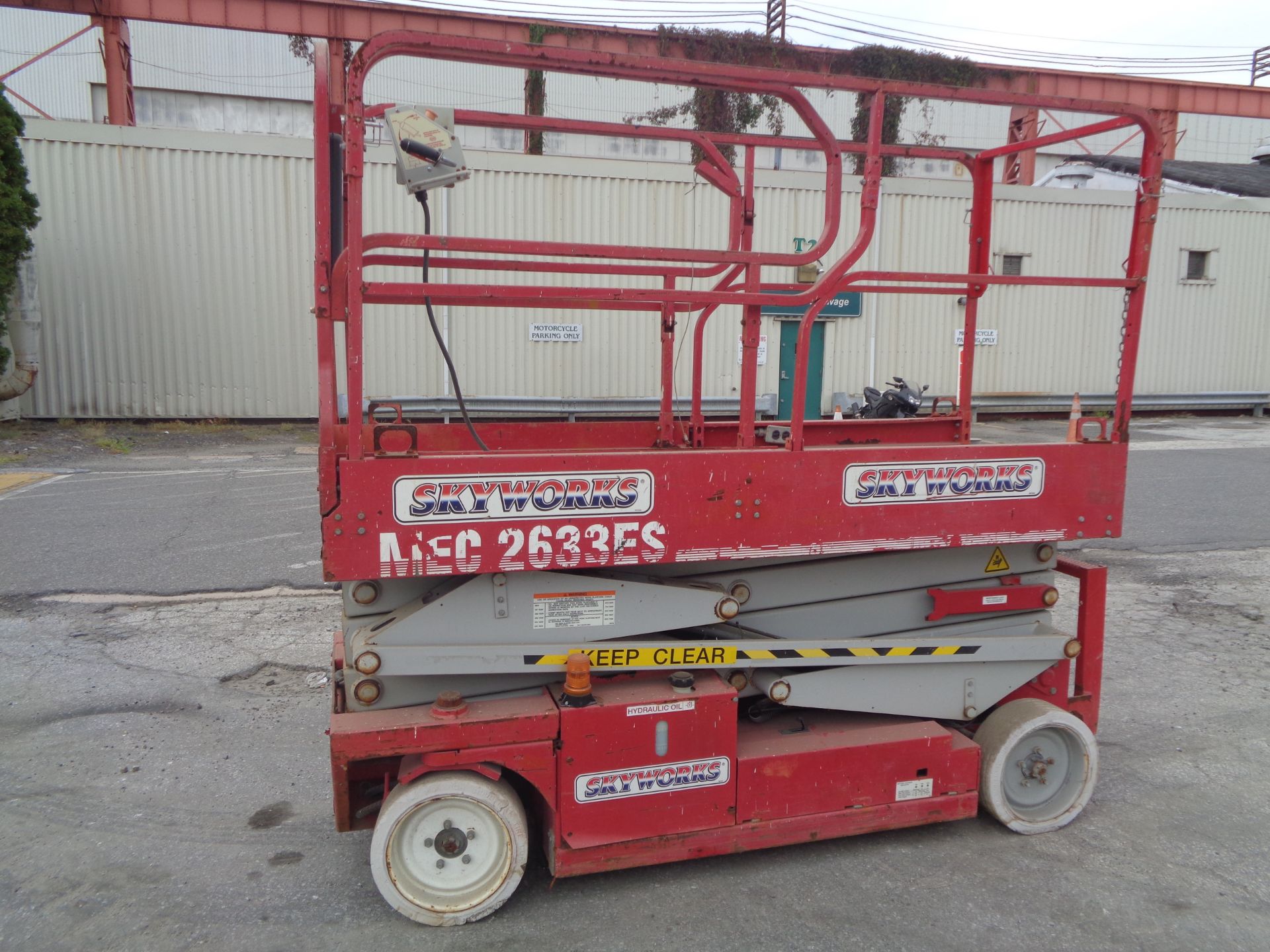 2009 MEC 2633ES Scissor Lift - 26 FT Height - Image 3 of 10