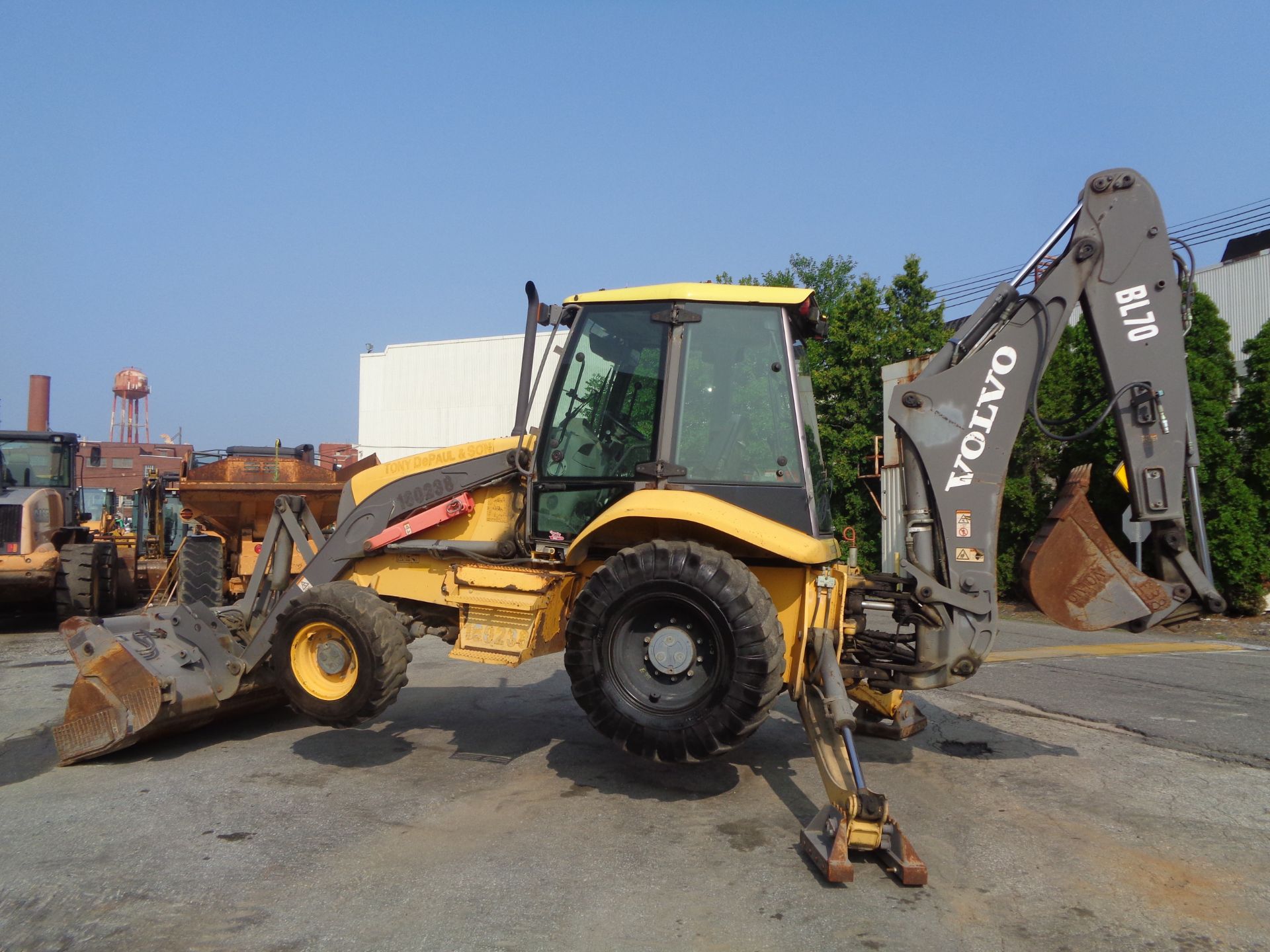 2005 Volvo BL70 Loader Backhoe - Image 6 of 41