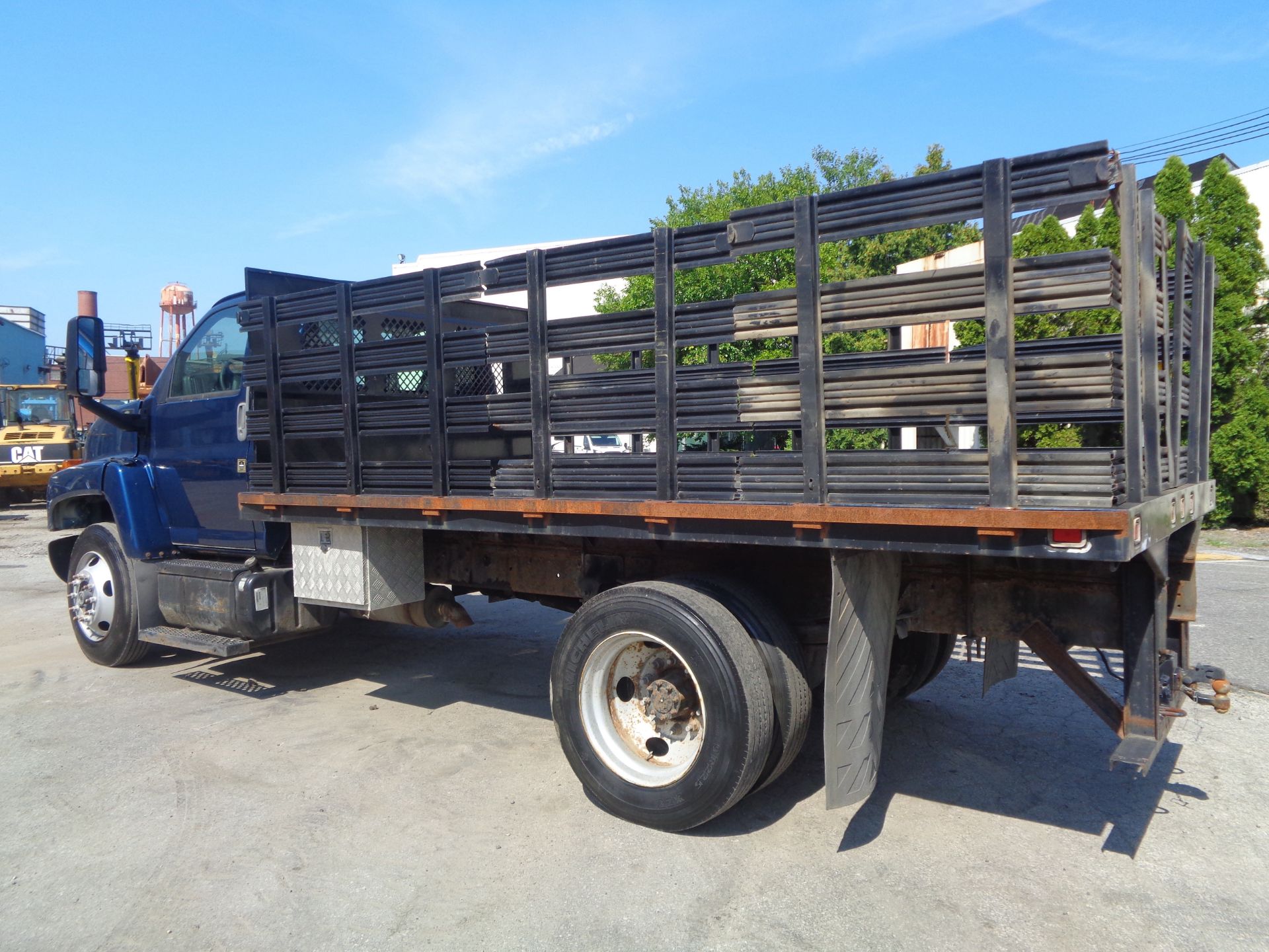 2005 Chevrolet 6500 Steak Body Truck - Image 3 of 17