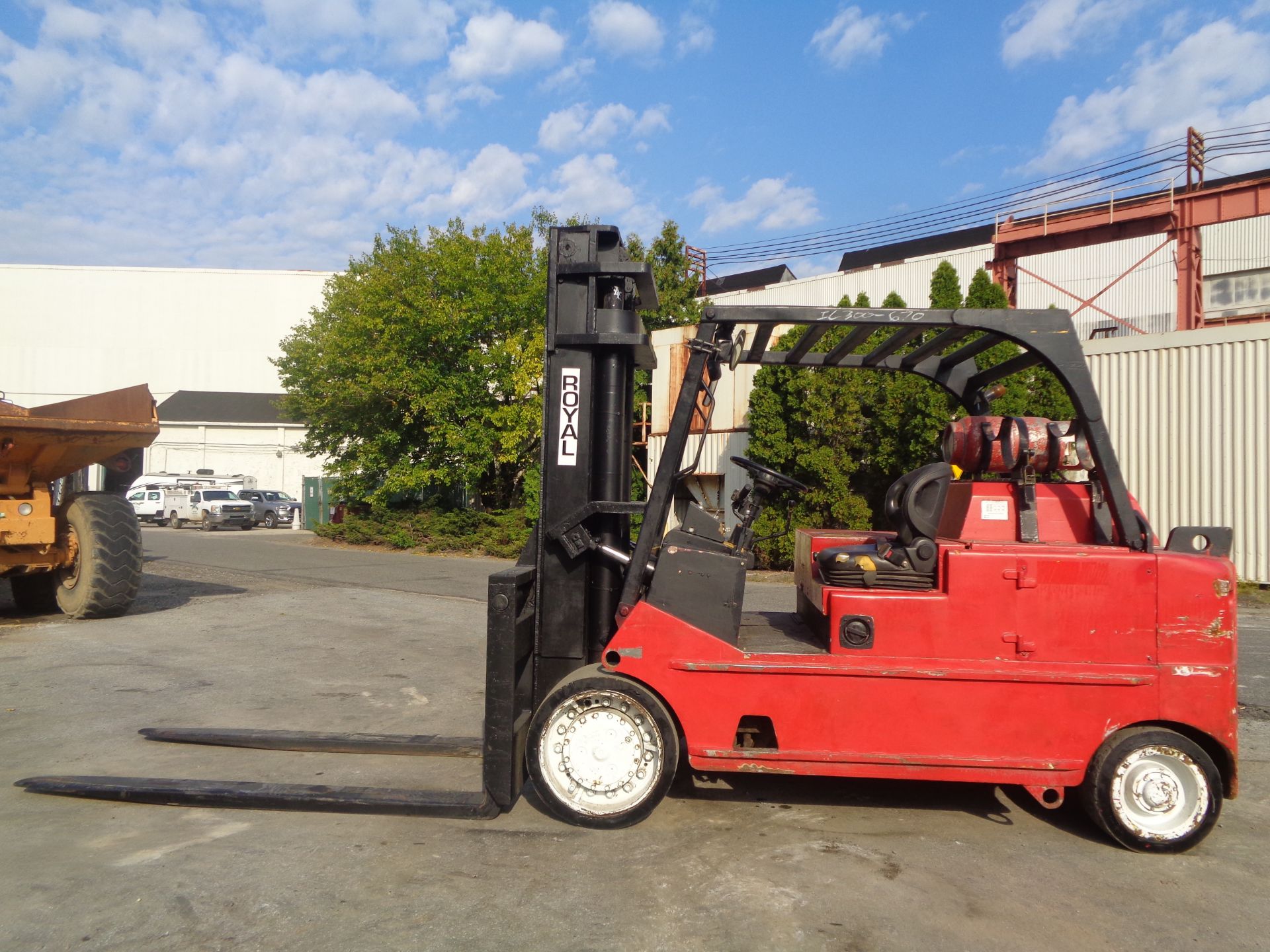 Royal T300C 30,000lbs Forklift - Image 16 of 19