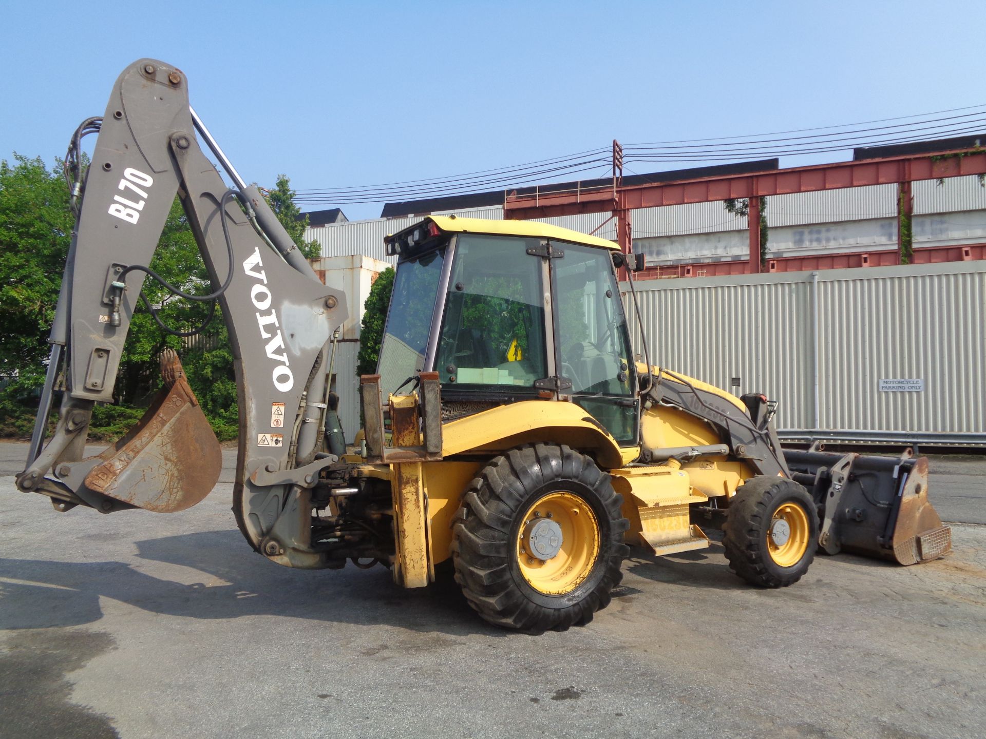 2005 Volvo BL70 Loader Backhoe - Image 21 of 41