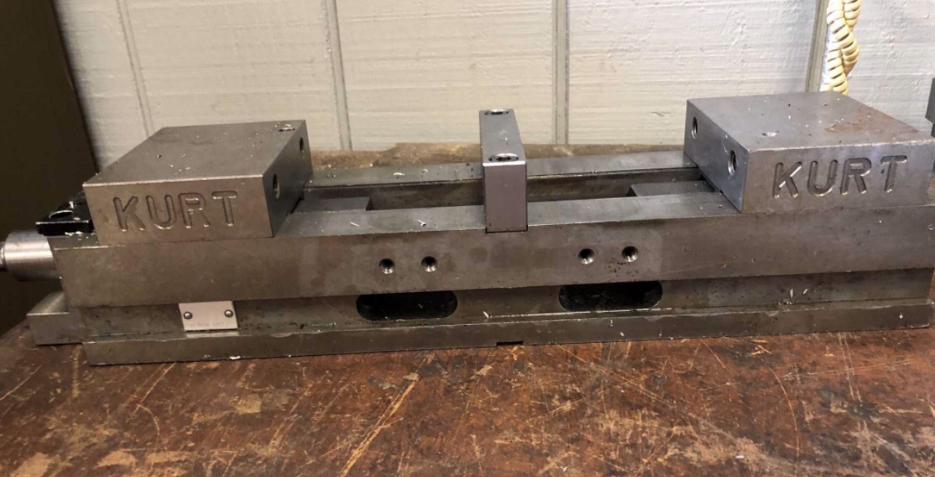 Kurt 4" Precision Machinists' Vise with Center Block (includes handle not shown in photo) - Image 3 of 3