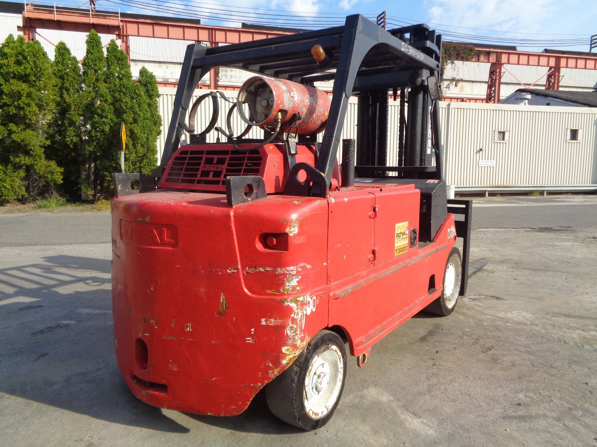 Royal T300C 30,000lbs Forklift - Image 12 of 19