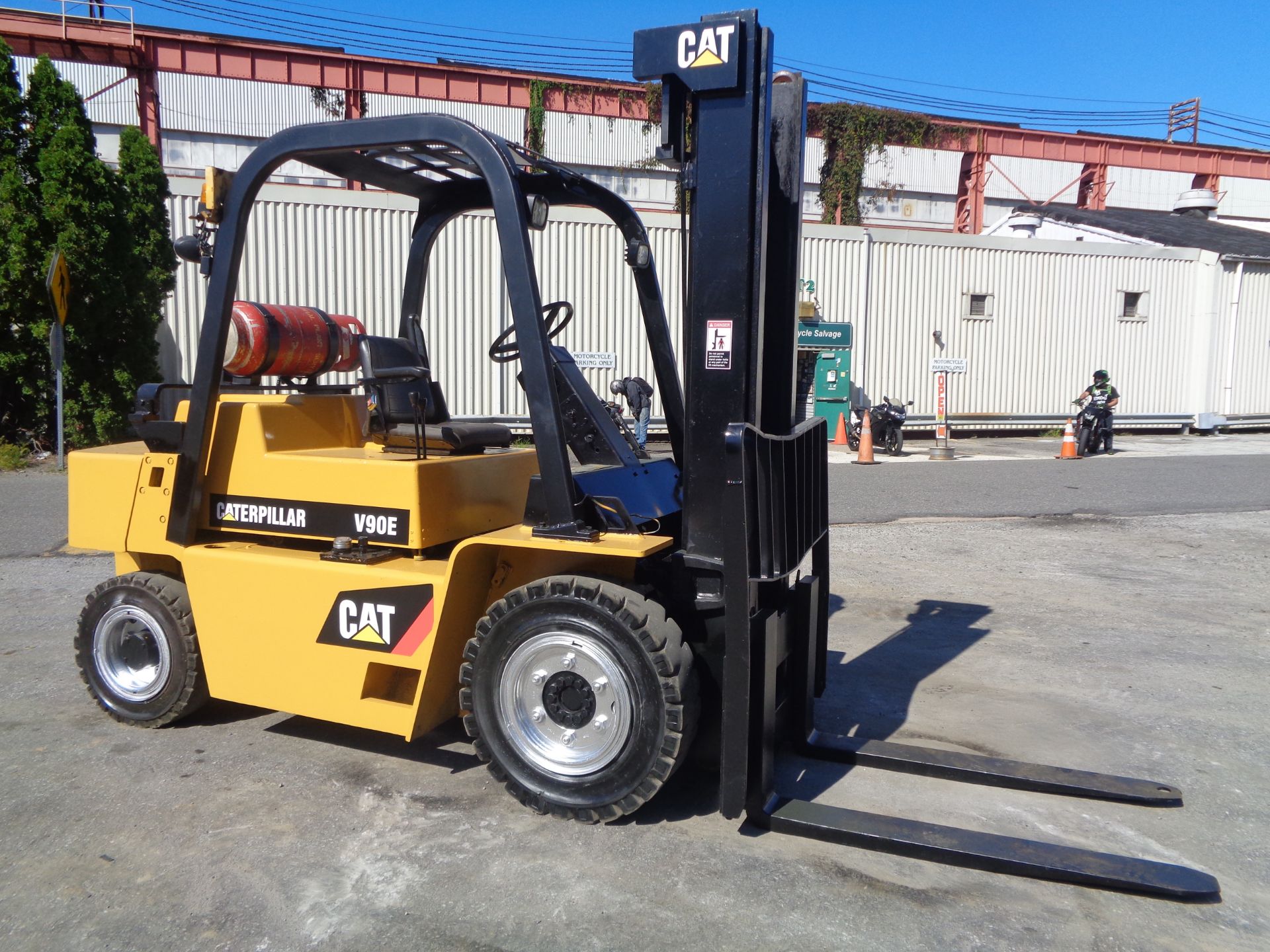 Caterpillar V90E 9,000lbs Forklift - Image 8 of 15